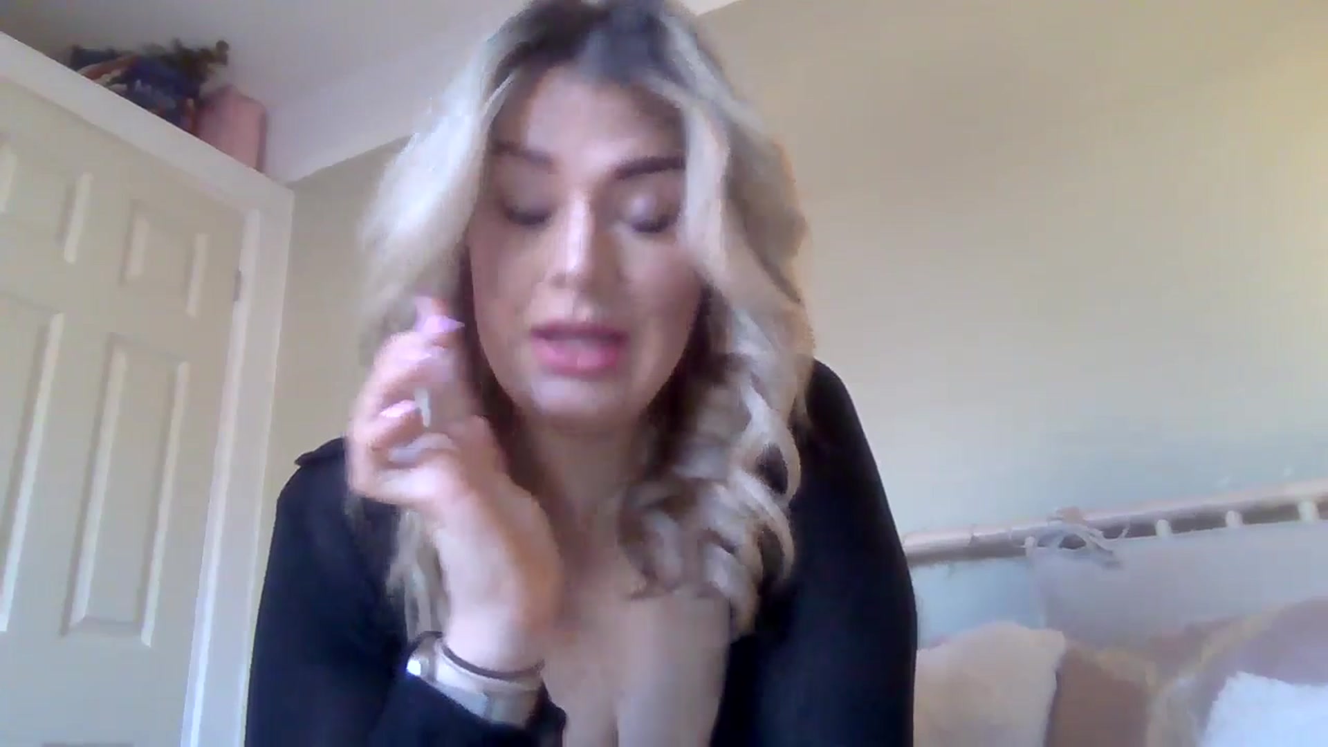 Gallery image thumbnail from Roxy_Reveals's myfreecams stream on, 03/27/2025, 16:54 image 14 of 20