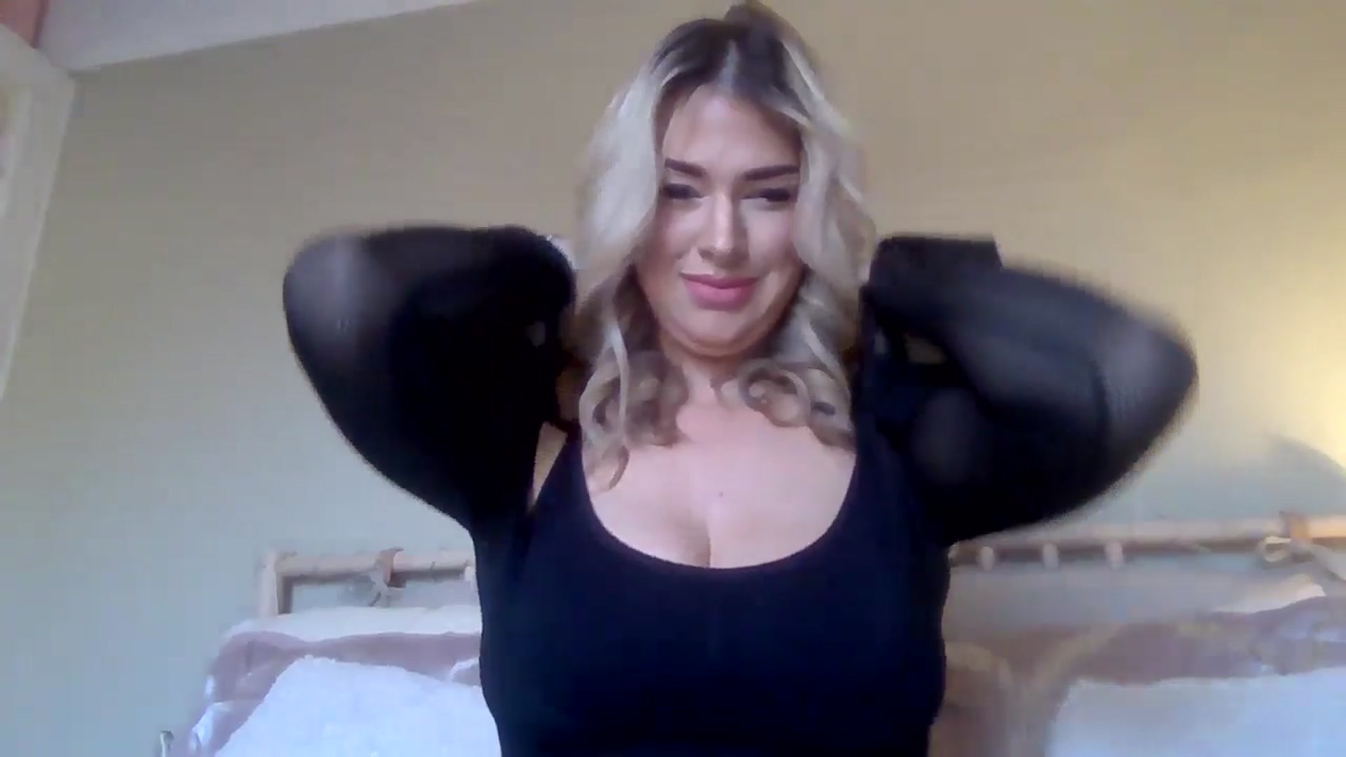 Gallery image thumbnail from Roxy_Reveals's myfreecams stream on, 03/27/2025, 16:54 image 12 of 20