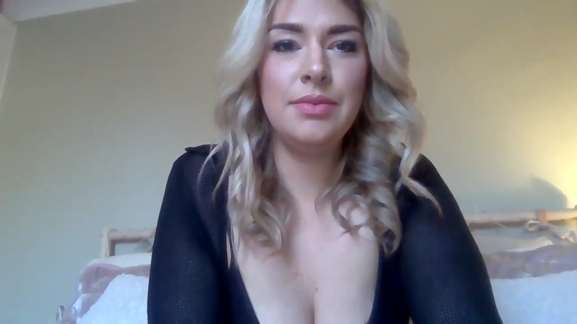 Gallery image thumbnail from Roxy_Reveals's myfreecams stream on, 03/27/2025, 16:54 image 10 of 20