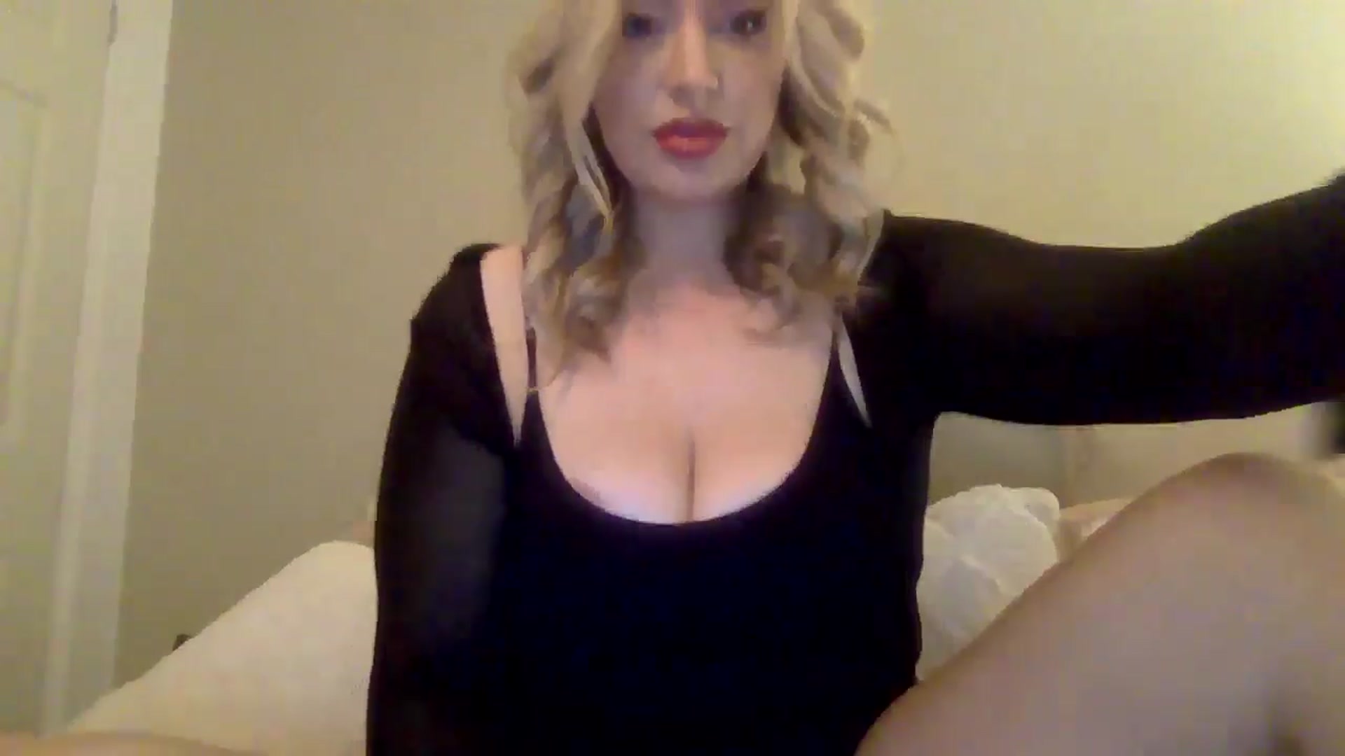 Gallery image thumbnail from Roxy_Reveals's myfreecams stream on, 03/27/2025, 21:56 image 11 of 20