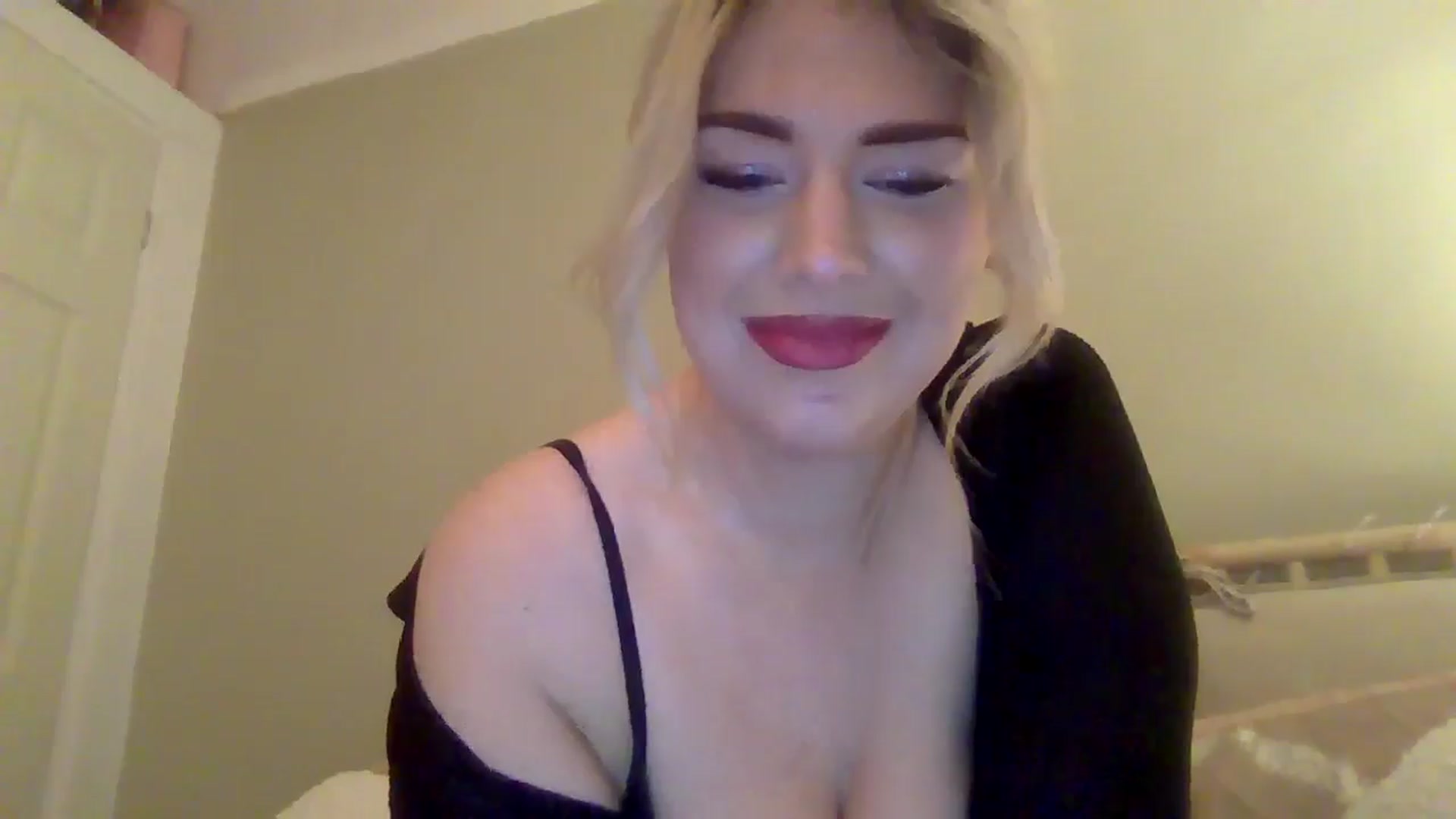 Gallery image thumbnail from Roxy_Reveals's myfreecams stream on, 03/27/2025, 21:56 image 6 of 20