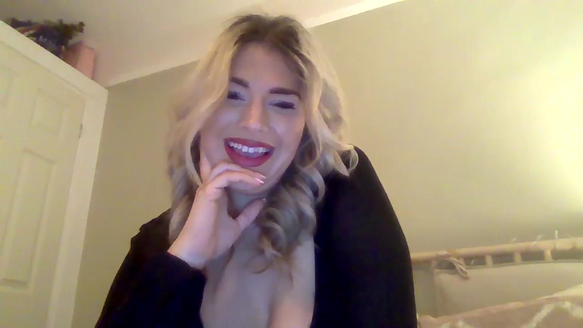Gallery image thumbnail from Roxy_Reveals's myfreecams stream on, 03/27/2025, 21:56 image 20 of 20