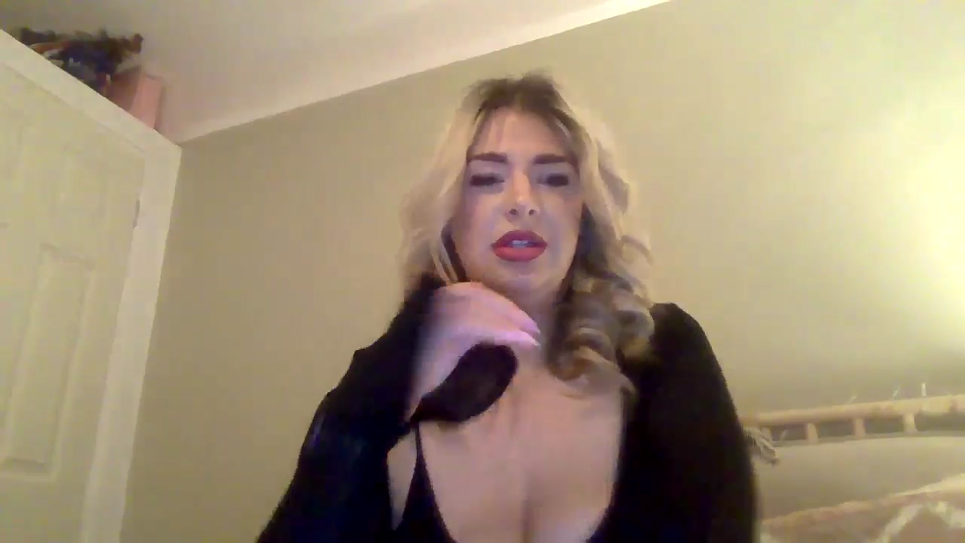 Gallery image thumbnail from Roxy_Reveals's myfreecams stream on, 03/27/2025, 21:56 image 15 of 20