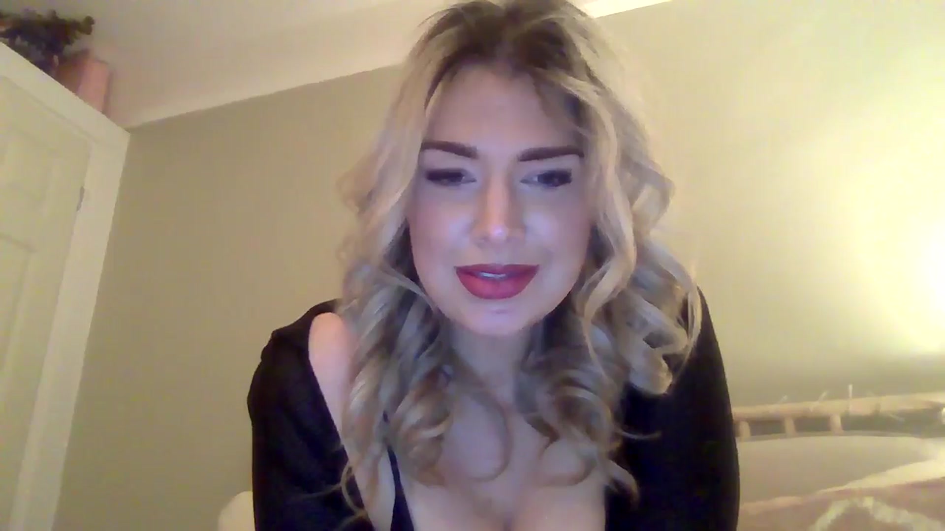 Gallery image thumbnail from Roxy_Reveals's myfreecams stream on, 03/27/2025, 21:56 image 14 of 20