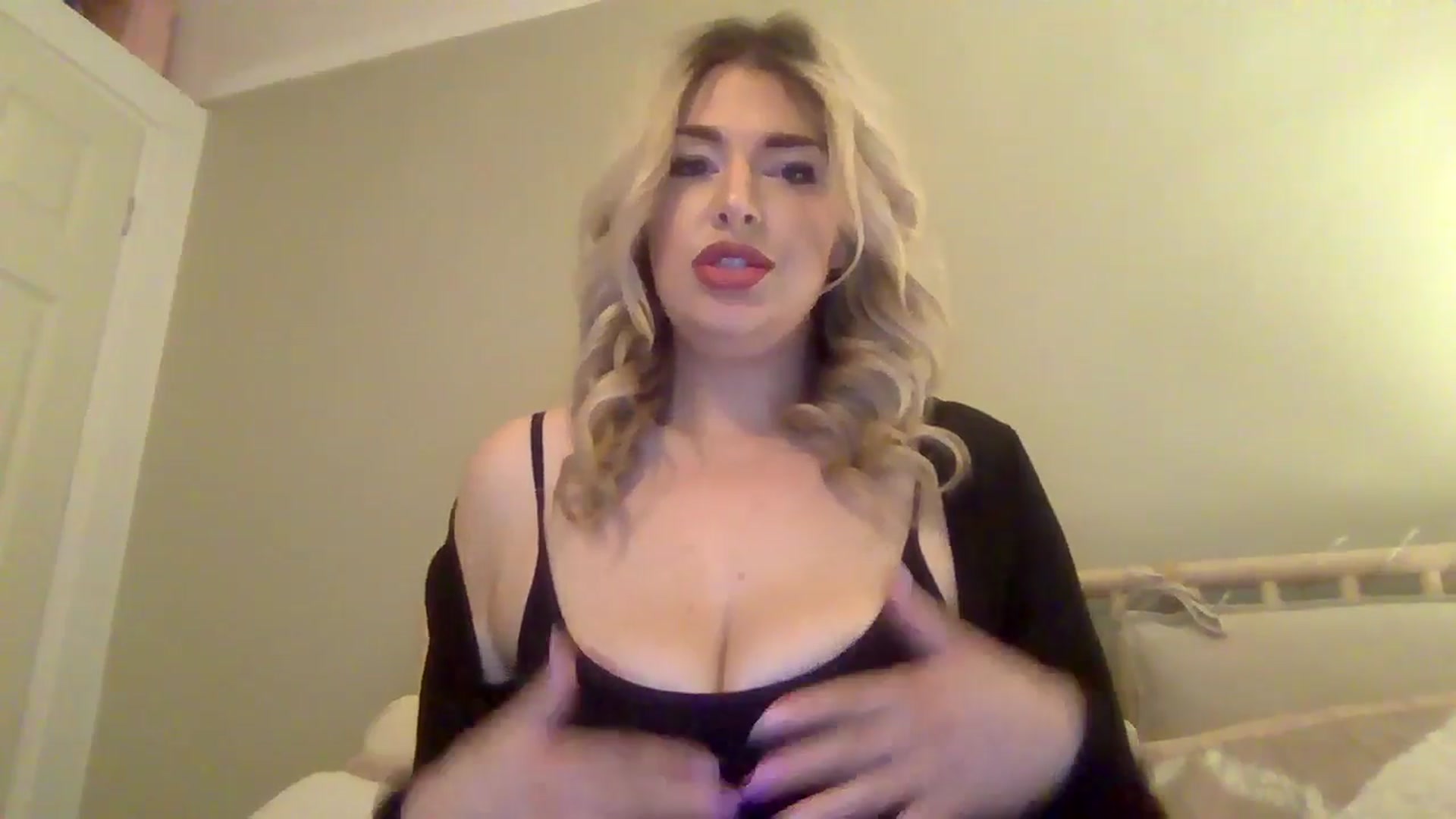 Gallery image thumbnail from Roxy_Reveals's myfreecams stream on, 03/27/2025, 21:56 image 4 of 20