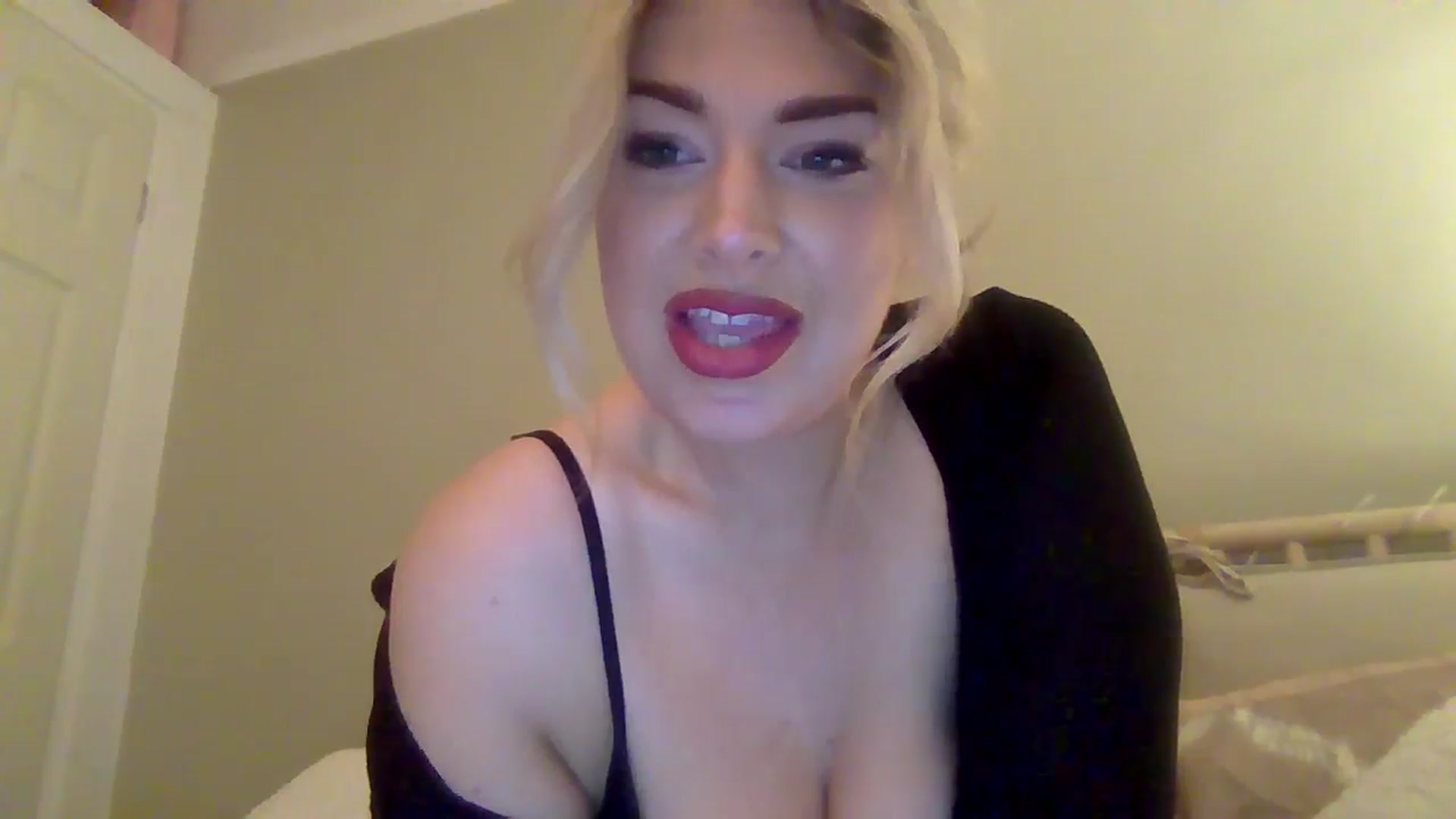 Gallery image thumbnail from Roxy_Reveals's myfreecams stream on, 03/27/2025, 21:56 image 7 of 20