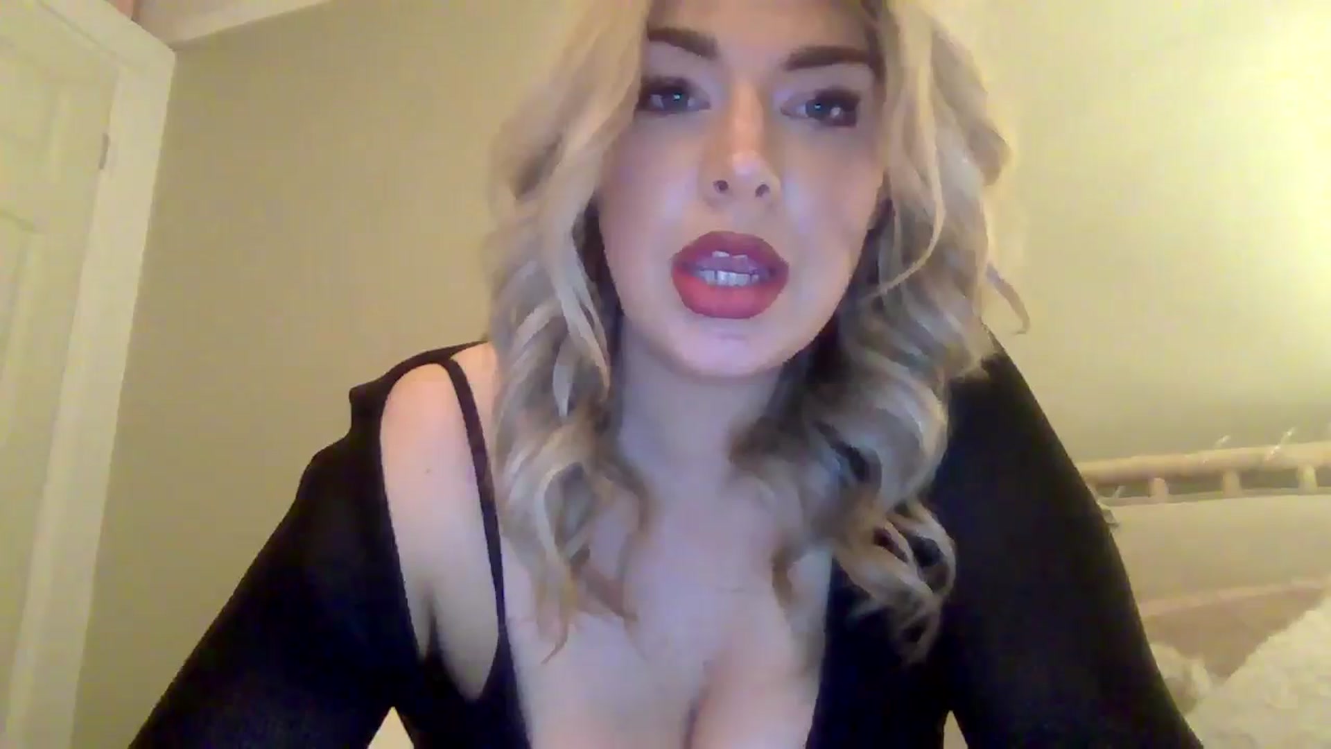 Gallery image thumbnail from Roxy_Reveals's myfreecams stream on, 03/27/2025, 21:56 image 3 of 20