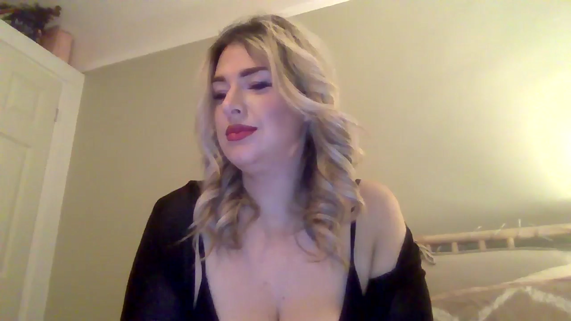 Gallery image thumbnail from Roxy_Reveals's myfreecams stream on, 03/27/2025, 22:23 image 2 of 20