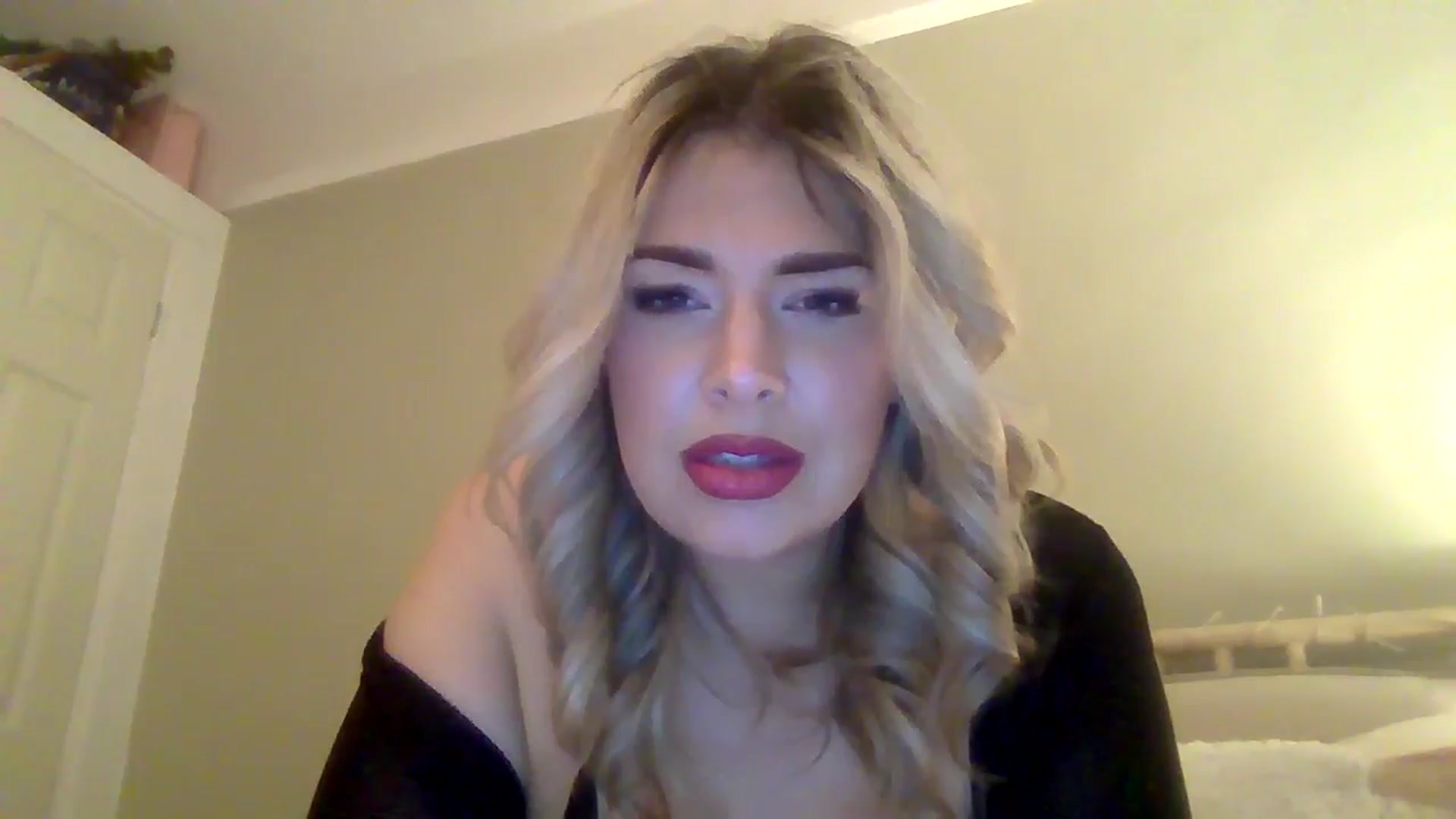Gallery image thumbnail from Roxy_Reveals's myfreecams stream on, 03/27/2025, 22:23 image 14 of 20
