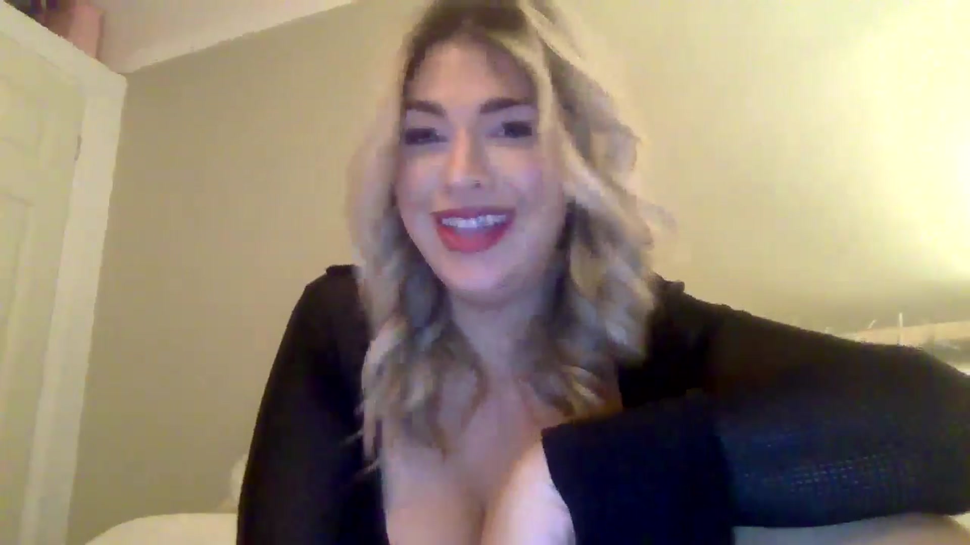 Gallery image thumbnail from Roxy_Reveals's myfreecams stream on, 03/27/2025, 22:23 image 3 of 20