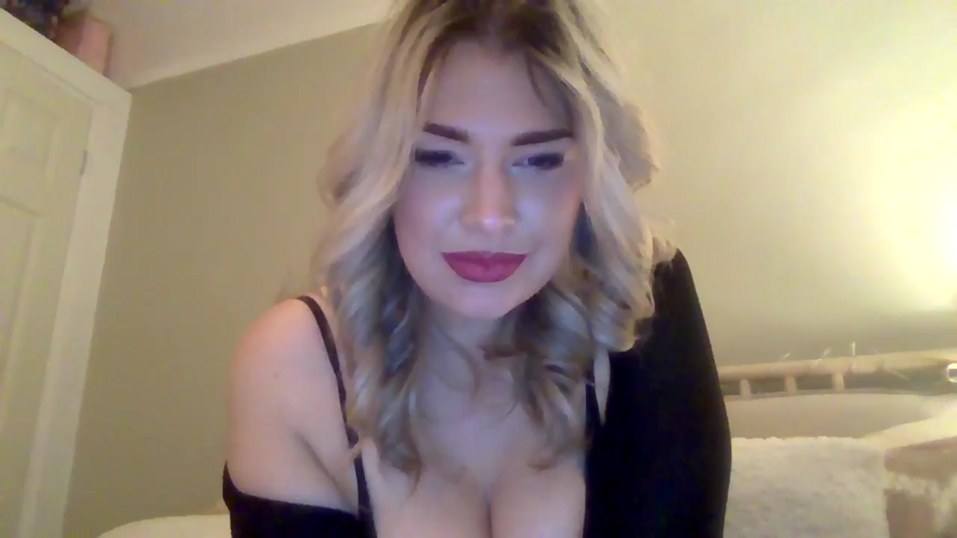 Gallery image thumbnail from Roxy_Reveals's myfreecams stream on, 03/27/2025, 22:23 image 13 of 20