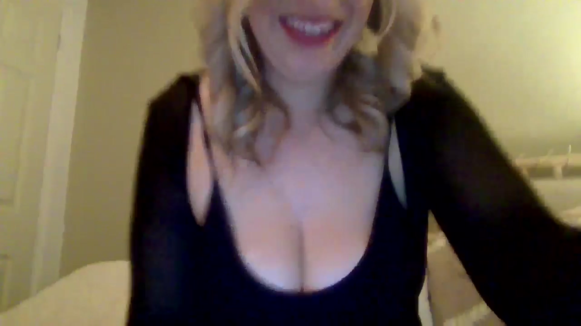 Gallery image thumbnail from Roxy_Reveals's myfreecams stream on, 03/27/2025, 22:23 image 4 of 20