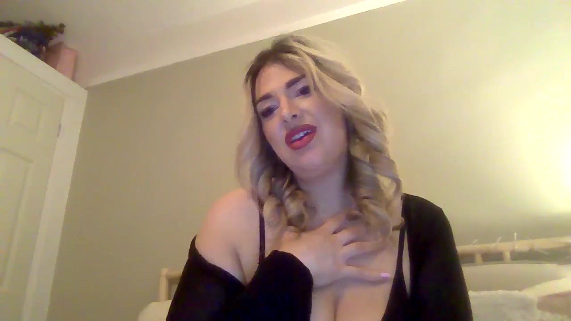 Gallery image thumbnail from Roxy_Reveals's myfreecams stream on, 03/27/2025, 22:23 image 18 of 20