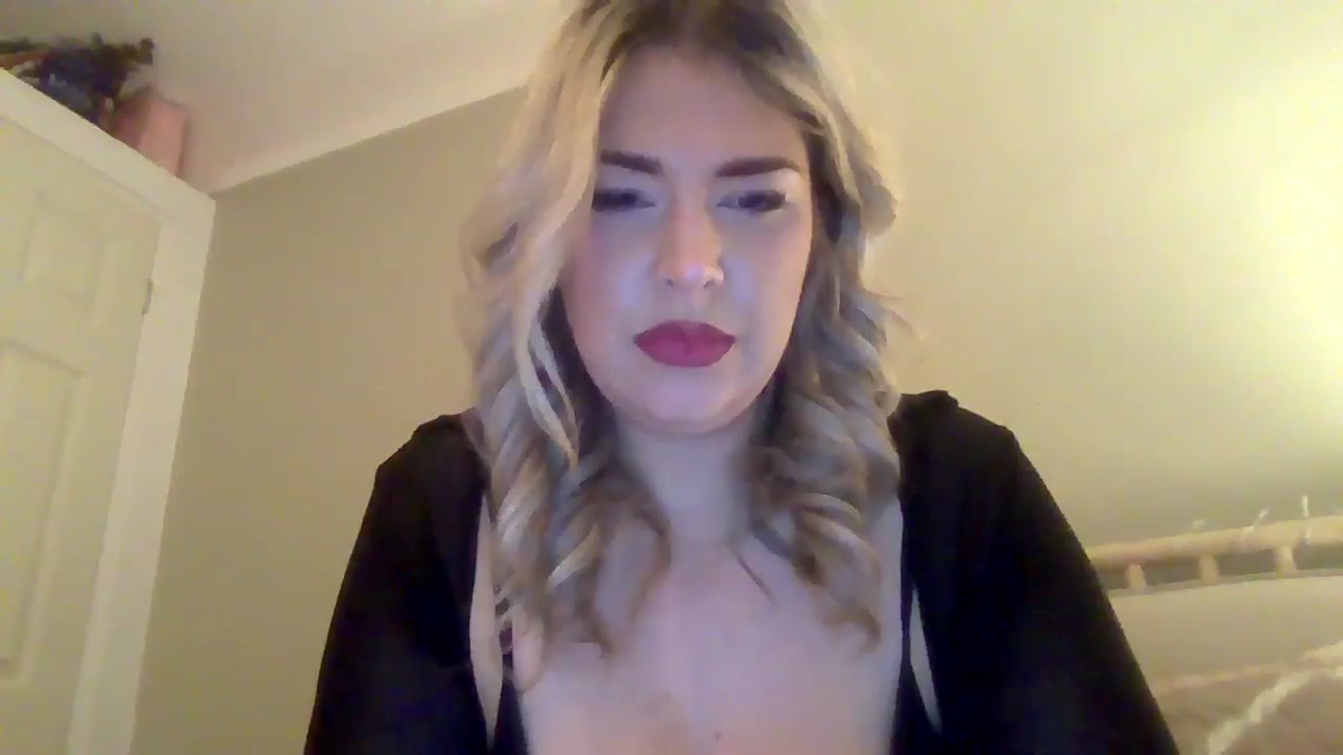 Gallery image thumbnail from Roxy_Reveals's myfreecams stream on, 03/27/2025, 22:23 image 5 of 20