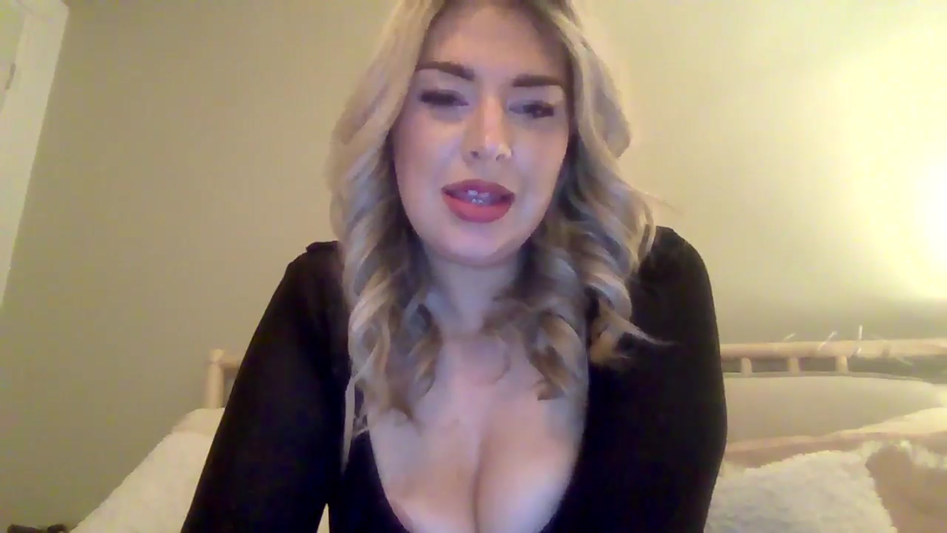 Gallery image thumbnail from Roxy_Reveals's myfreecams stream on, 03/27/2025, 22:51 image 15 of 20