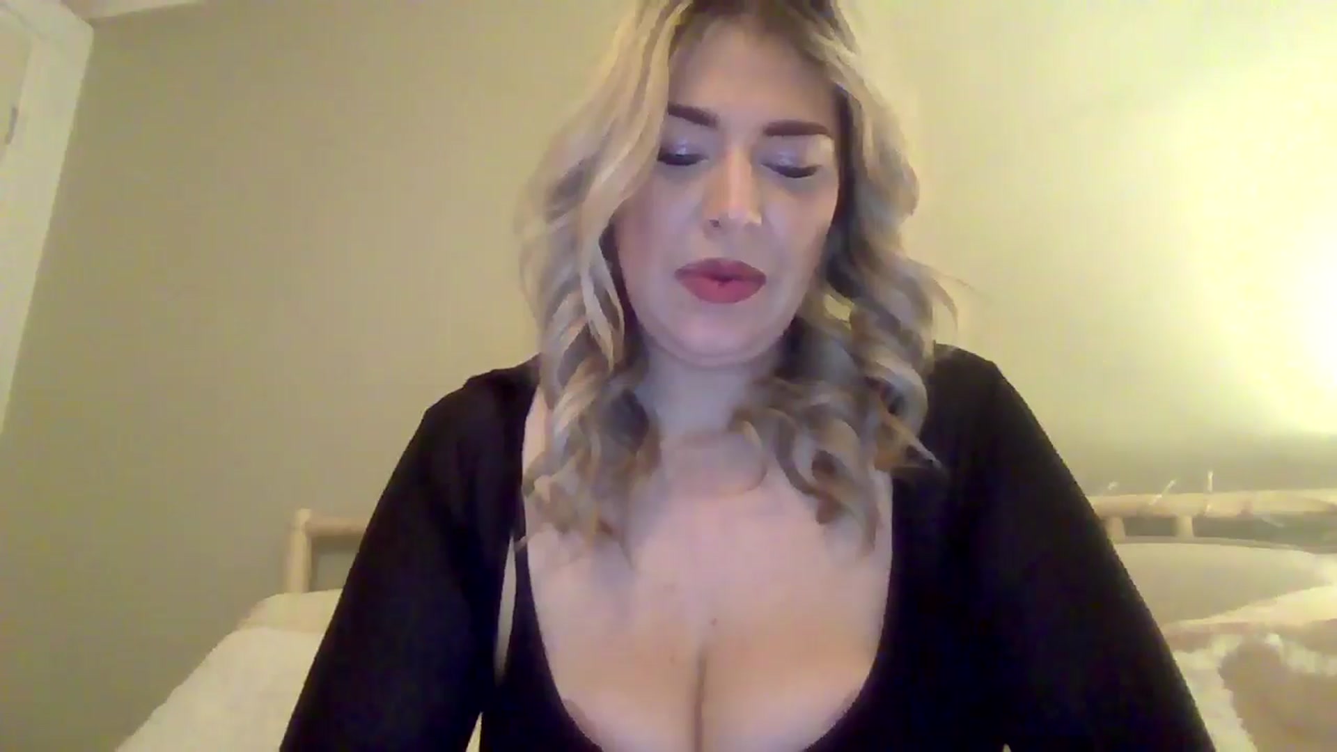 Gallery image thumbnail from Roxy_Reveals's myfreecams stream on, 03/27/2025, 22:51 image 8 of 20
