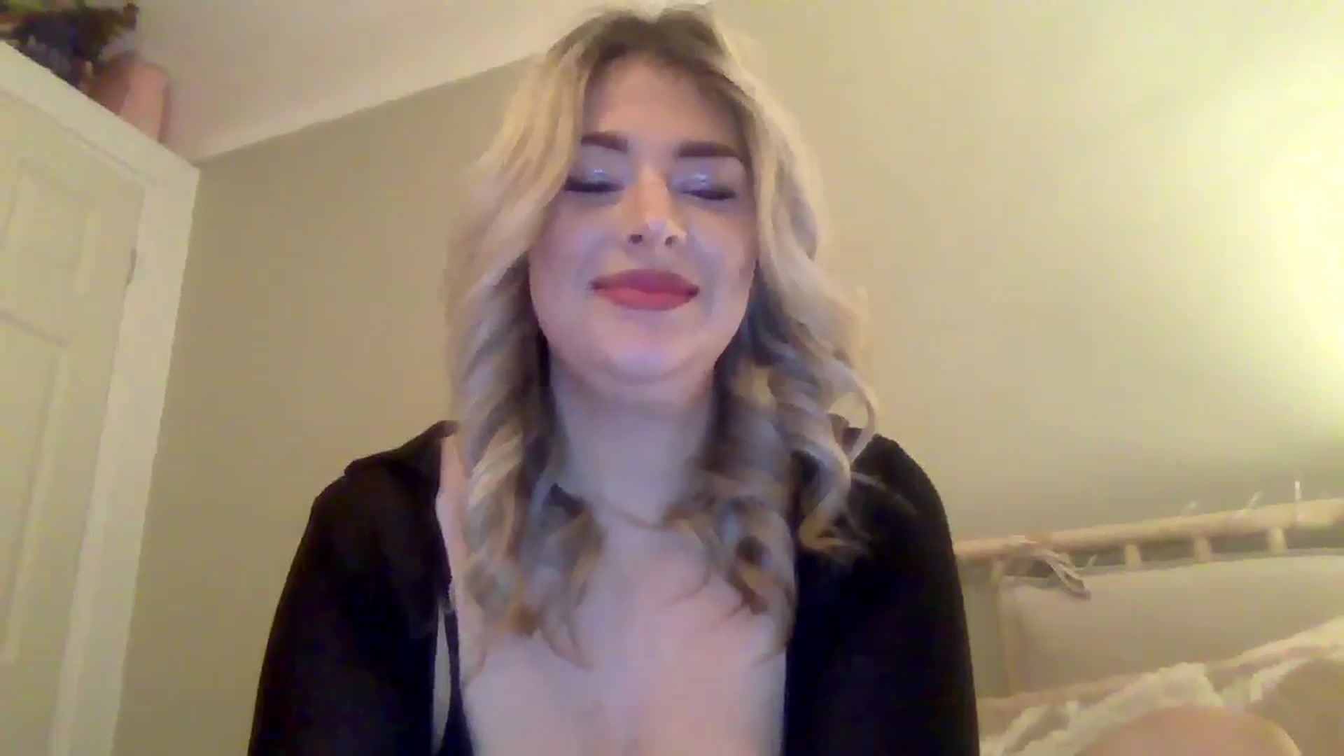 Gallery image thumbnail from Roxy_Reveals's myfreecams stream on, 03/27/2025, 22:51 image 20 of 20