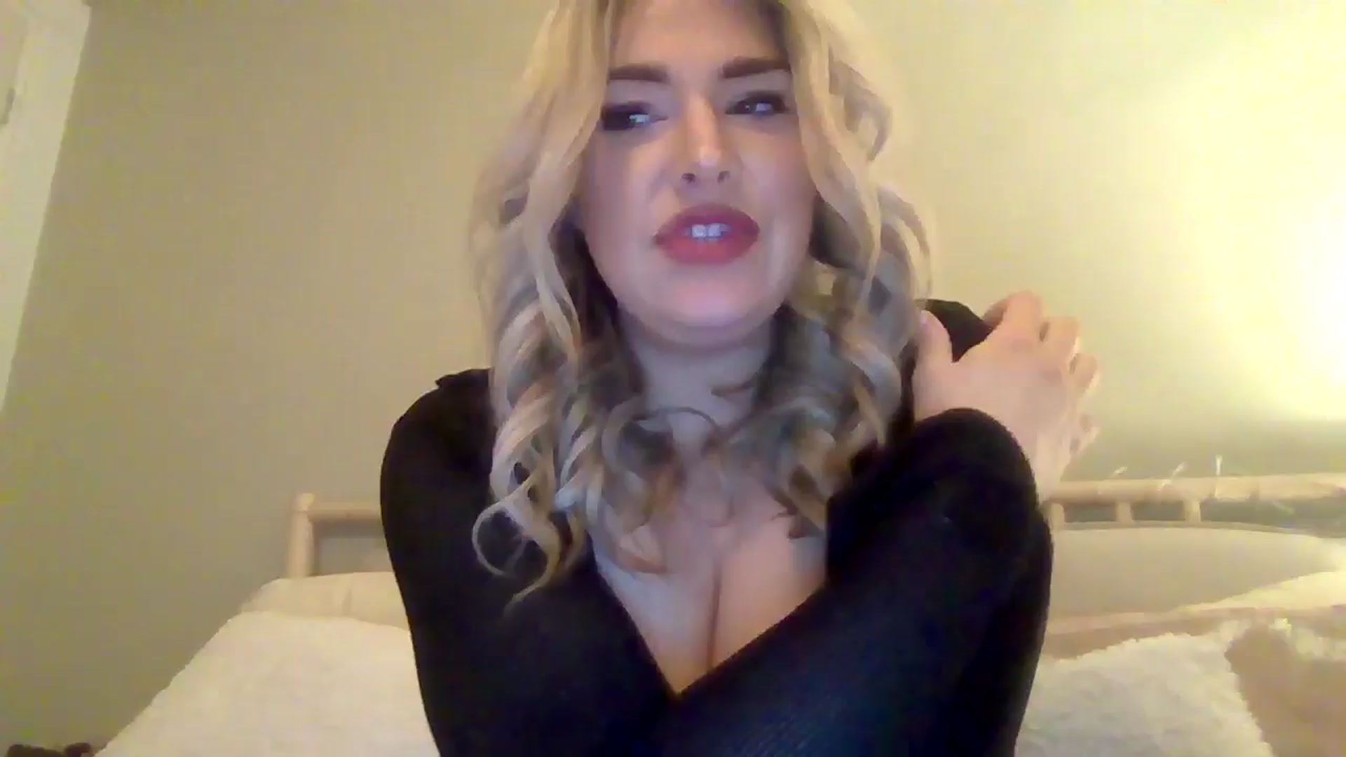 Gallery image thumbnail from Roxy_Reveals's myfreecams stream on, 03/27/2025, 22:51 image 3 of 20