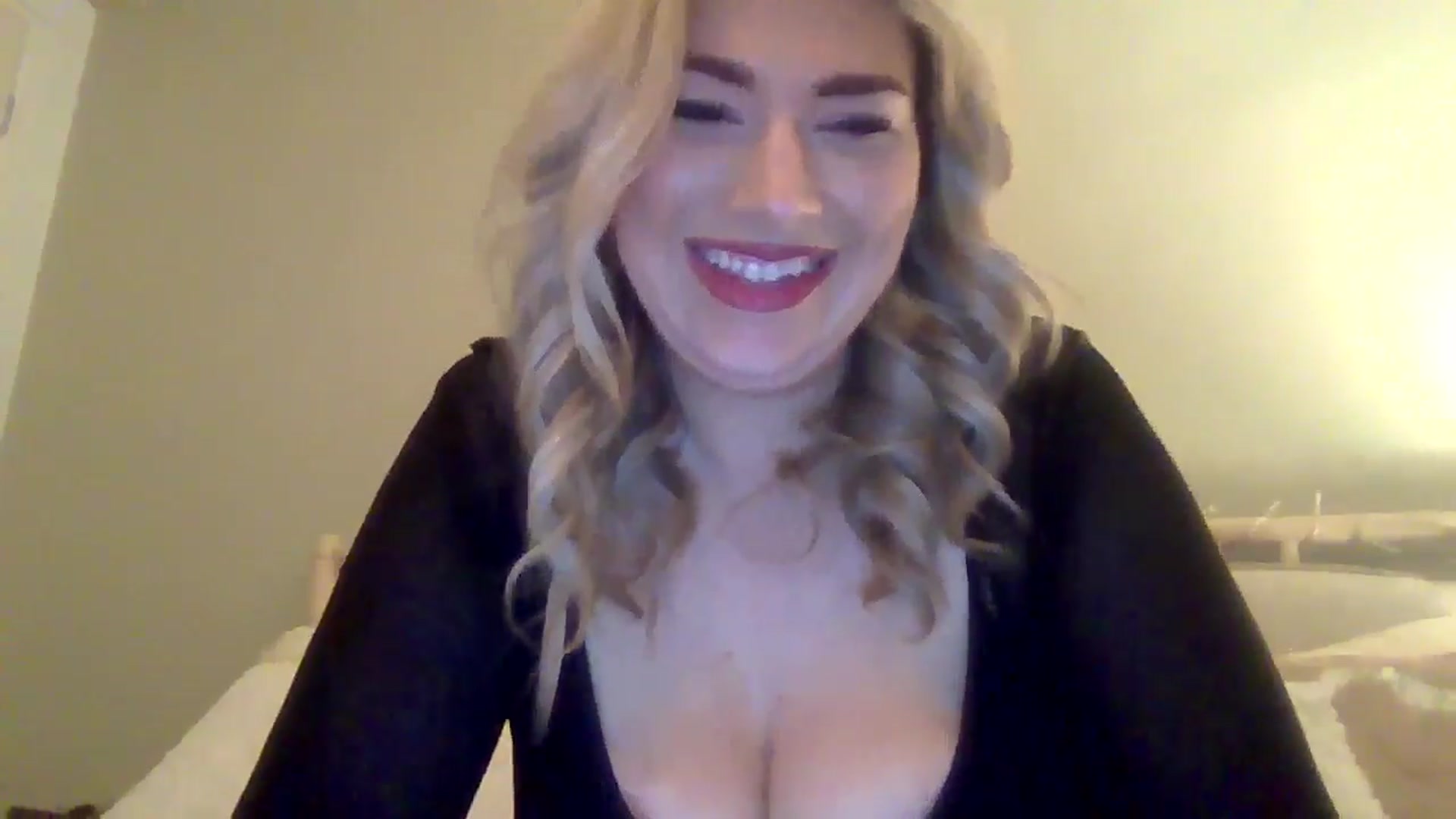 Gallery image thumbnail from Roxy_Reveals's myfreecams stream on, 03/27/2025, 22:51 image 5 of 20