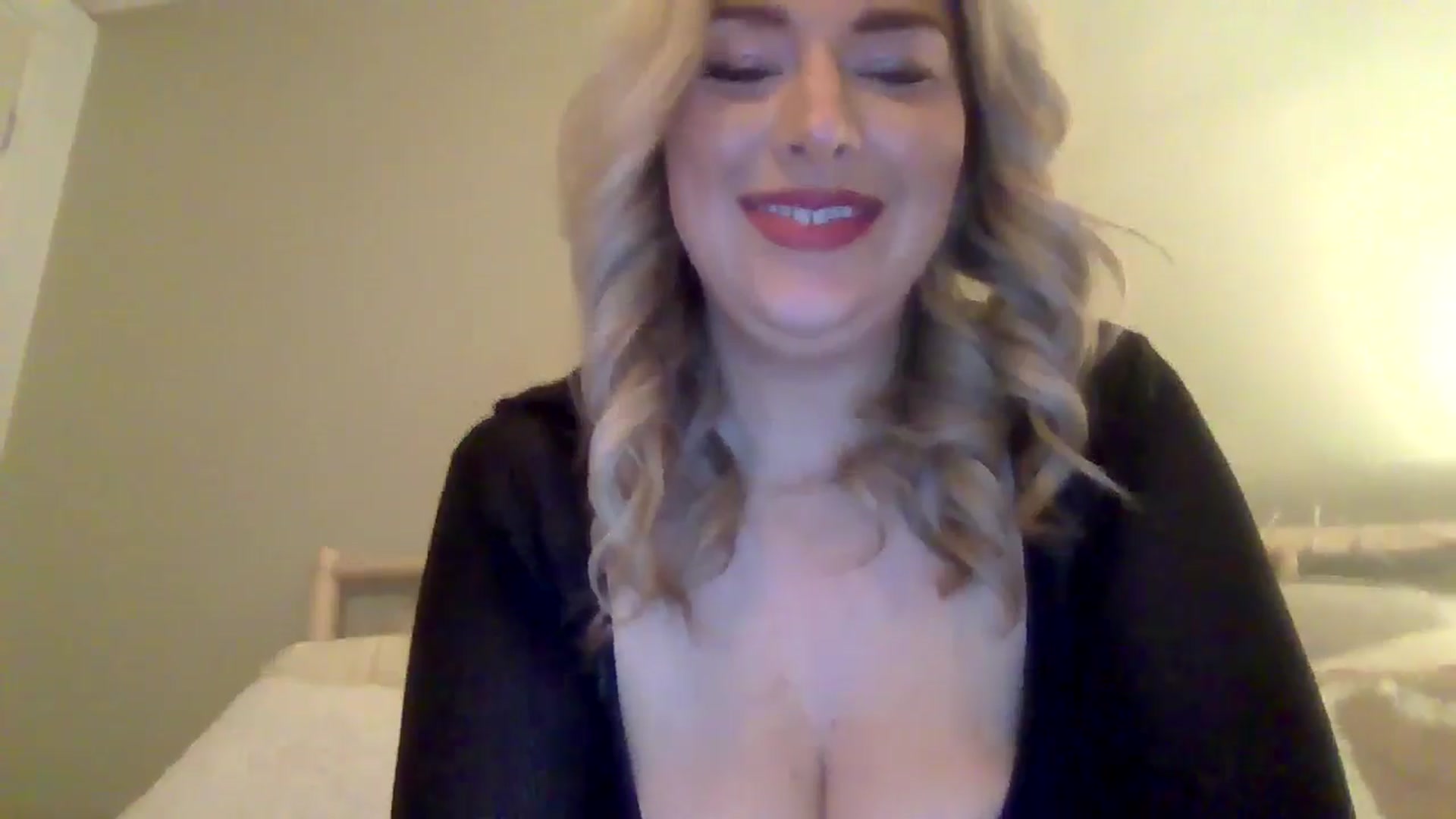 Gallery image thumbnail from Roxy_Reveals's myfreecams stream on, 03/27/2025, 22:51 image 10 of 20