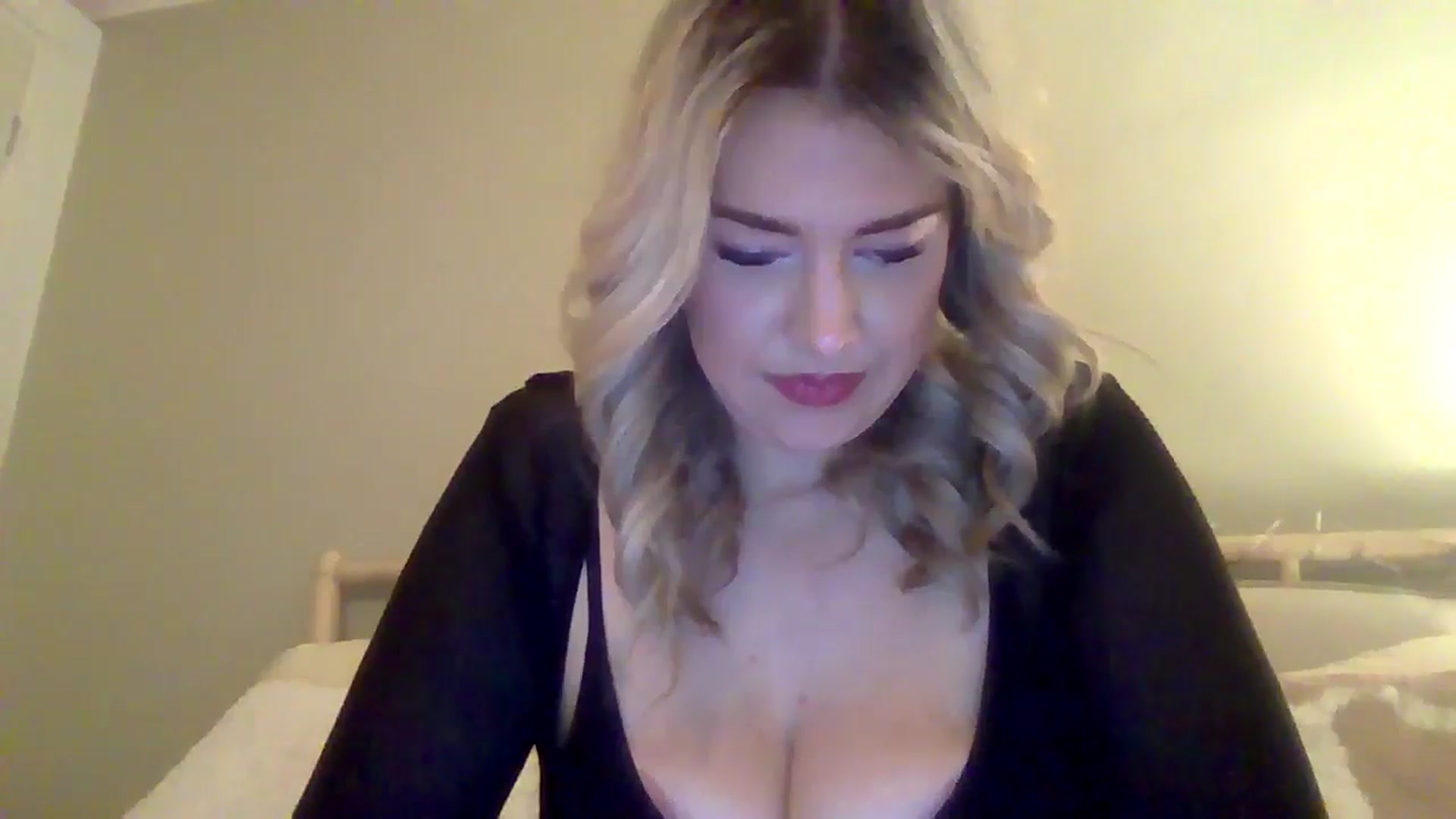 Gallery image thumbnail from Roxy_Reveals's myfreecams stream on, 03/27/2025, 22:51 image 12 of 20