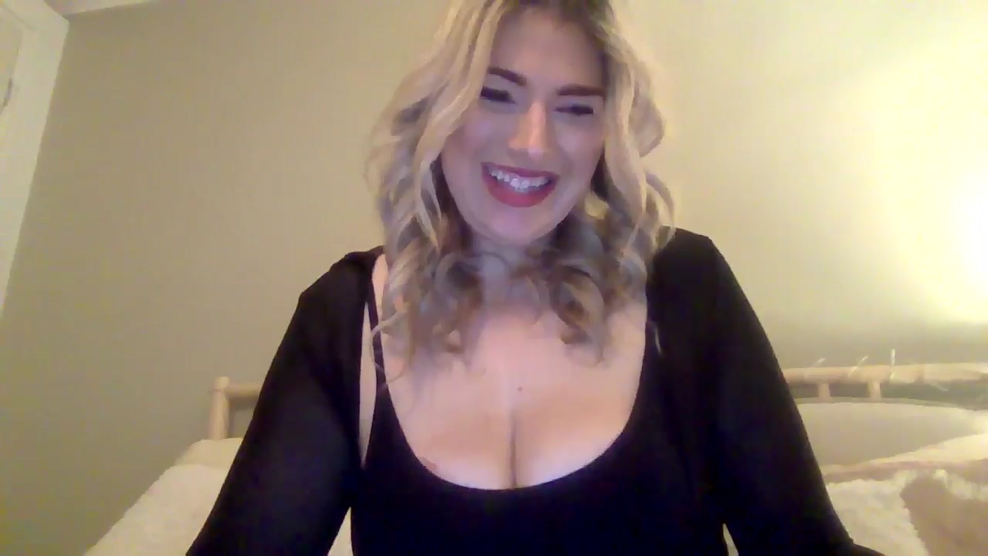 Gallery image thumbnail from Roxy_Reveals's myfreecams stream on, 03/27/2025, 22:51 image 4 of 20