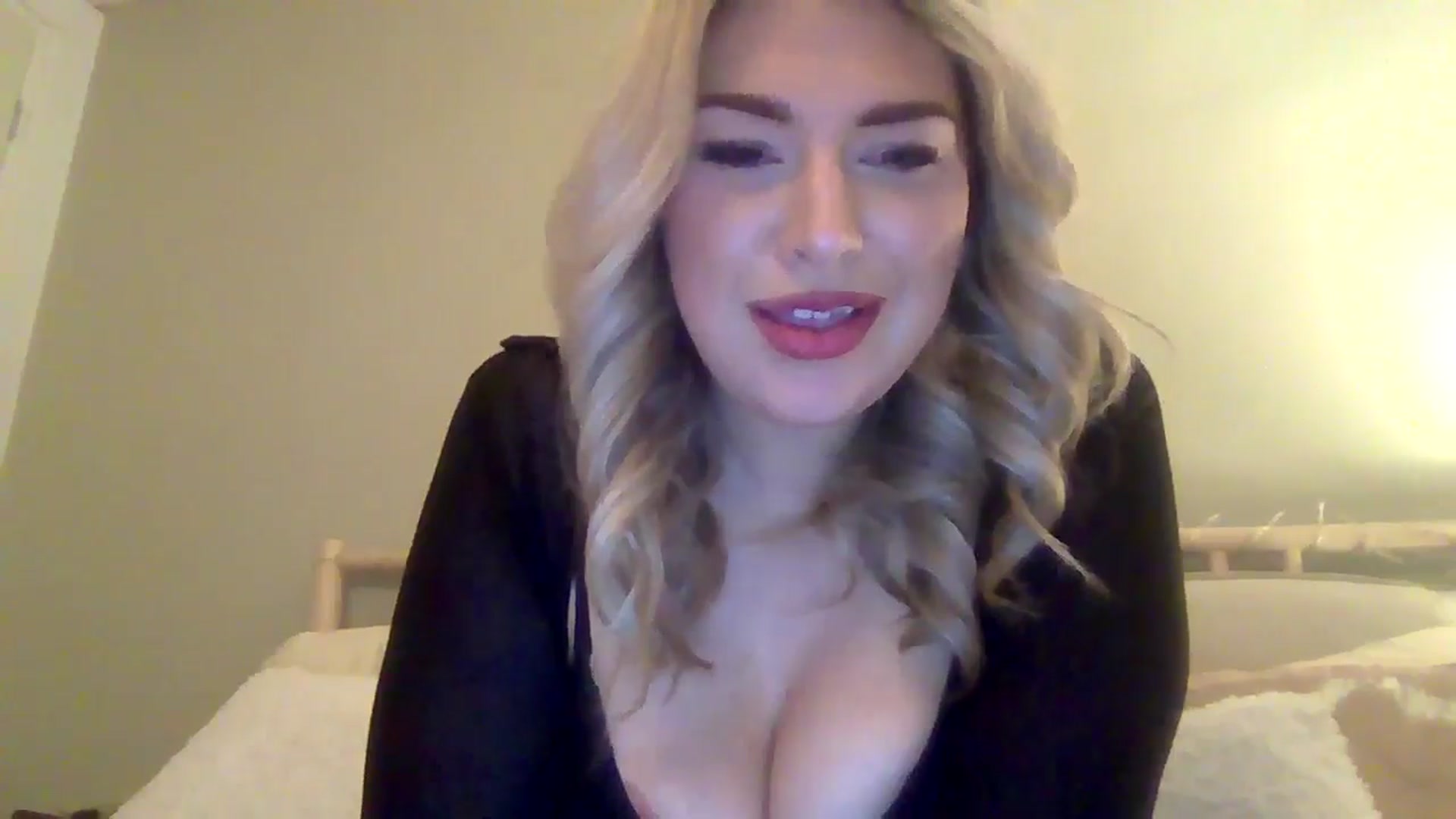Gallery image thumbnail from Roxy_Reveals's myfreecams stream on, 03/27/2025, 22:51 image 9 of 20