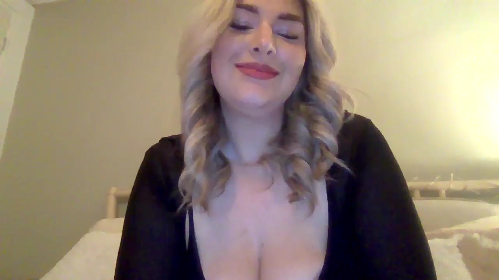 Gallery image thumbnail from Roxy_Reveals's myfreecams stream on, 03/27/2025, 22:51 image 14 of 20