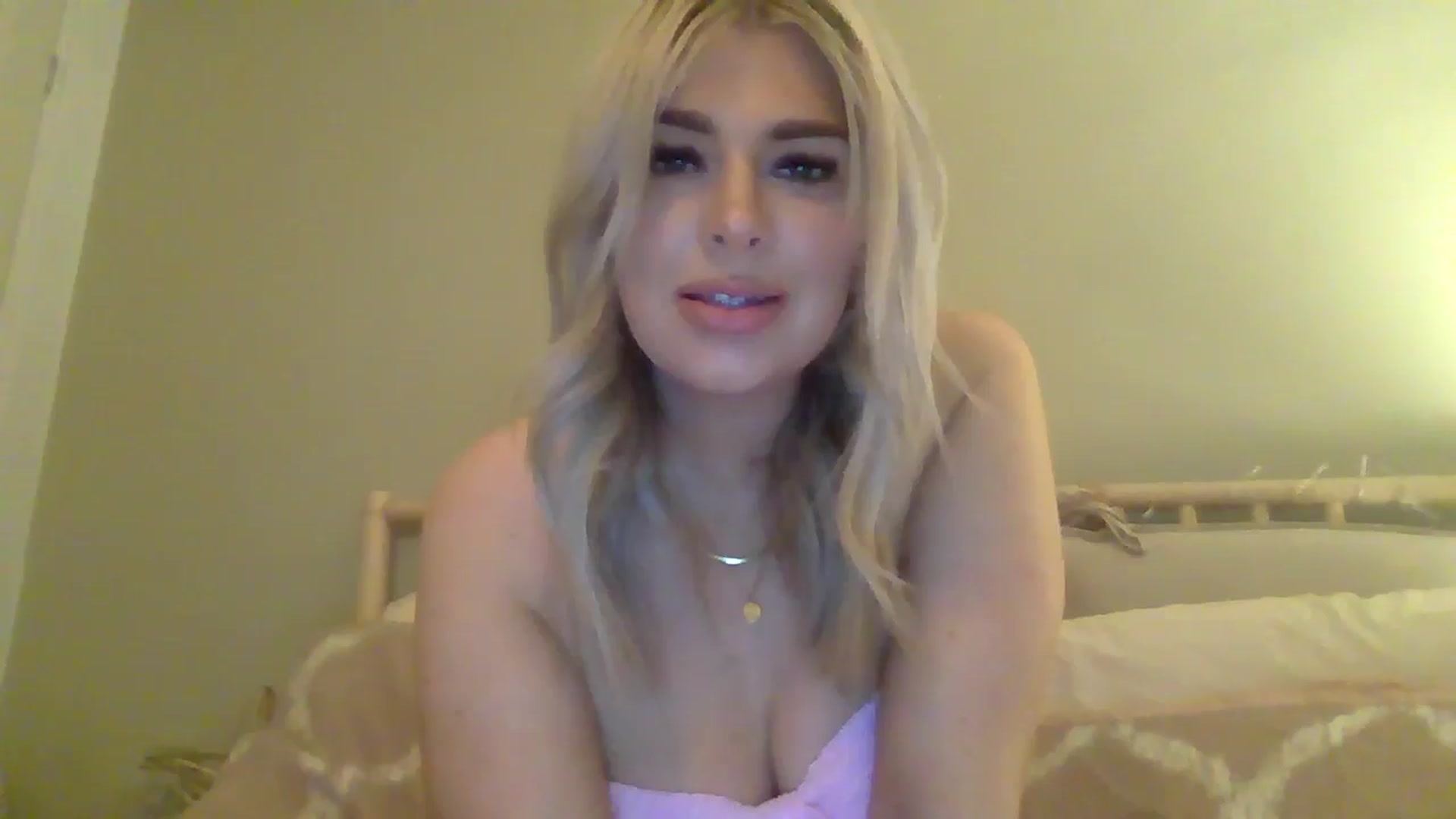 Gallery image thumbnail from Roxy_Reveals's myfreecams stream on, 03/29/2025, 20:11 image 16 of 20