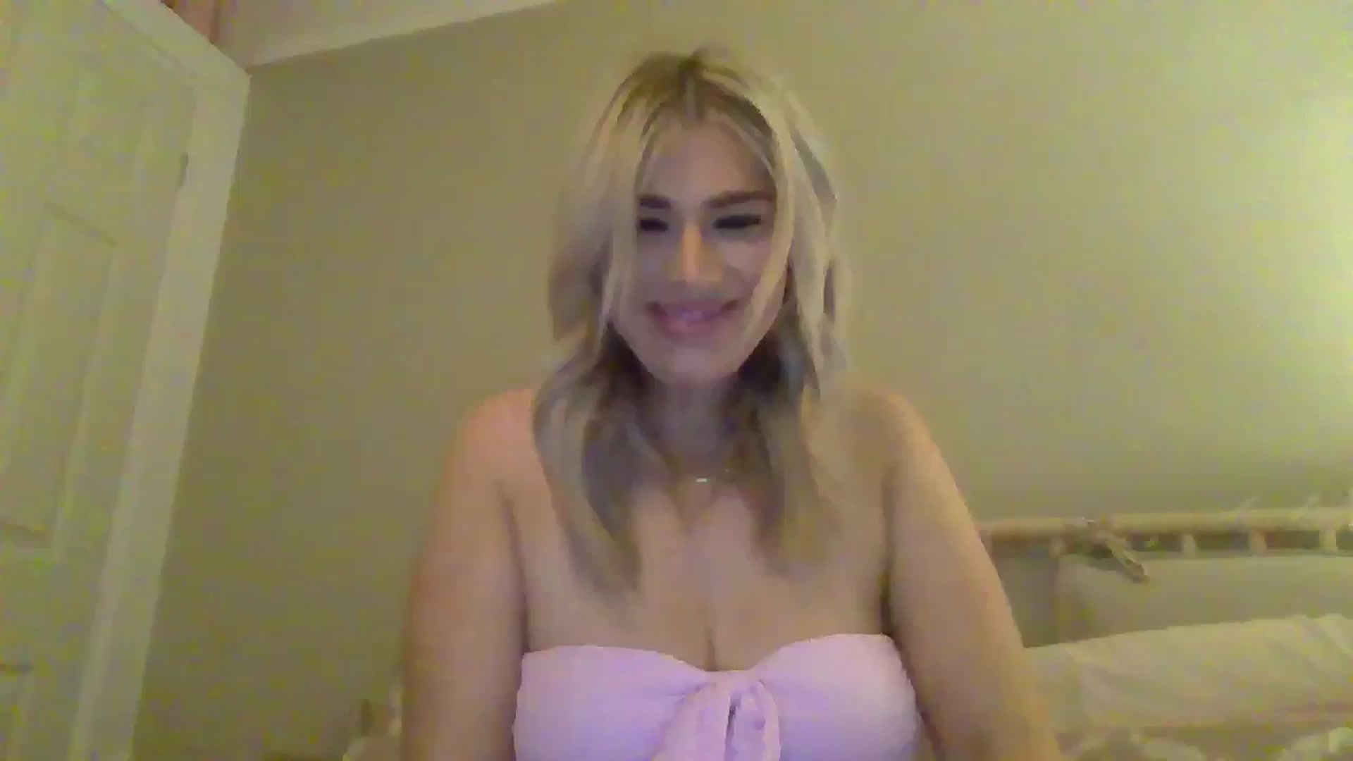 Gallery image thumbnail from Roxy_Reveals's myfreecams stream on, 03/29/2025, 20:11 image 19 of 20