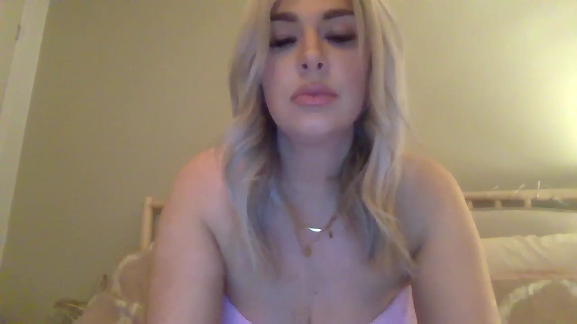 Gallery image thumbnail from Roxy_Reveals's myfreecams stream on, 03/29/2025, 20:11 image 14 of 20