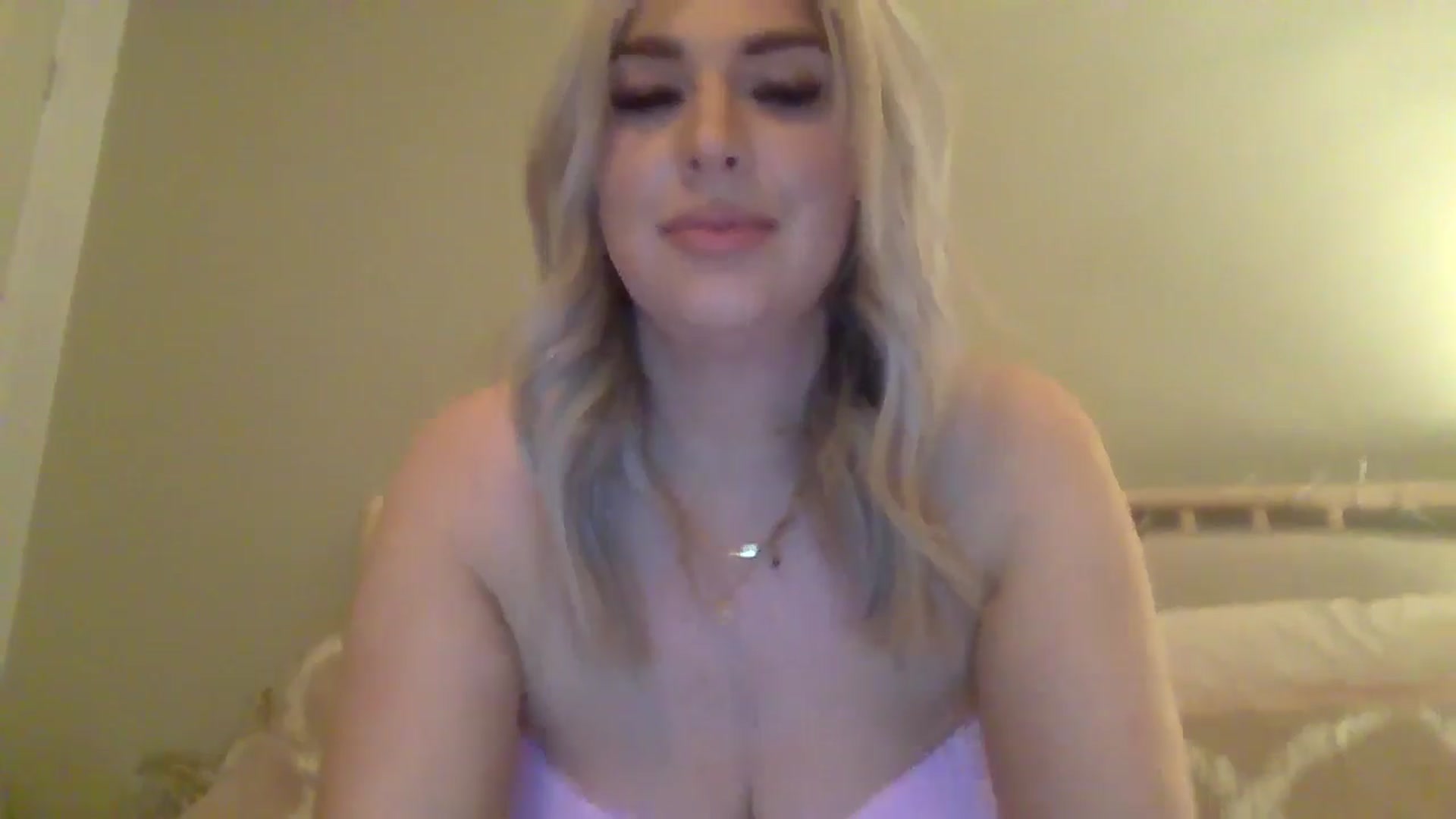 Gallery image thumbnail from Roxy_Reveals's myfreecams stream on, 03/29/2025, 20:11 image 15 of 20