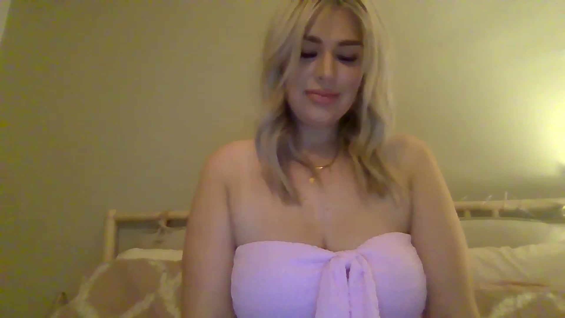 Gallery image thumbnail from Roxy_Reveals's myfreecams stream on, 03/29/2025, 20:11 image 4 of 20