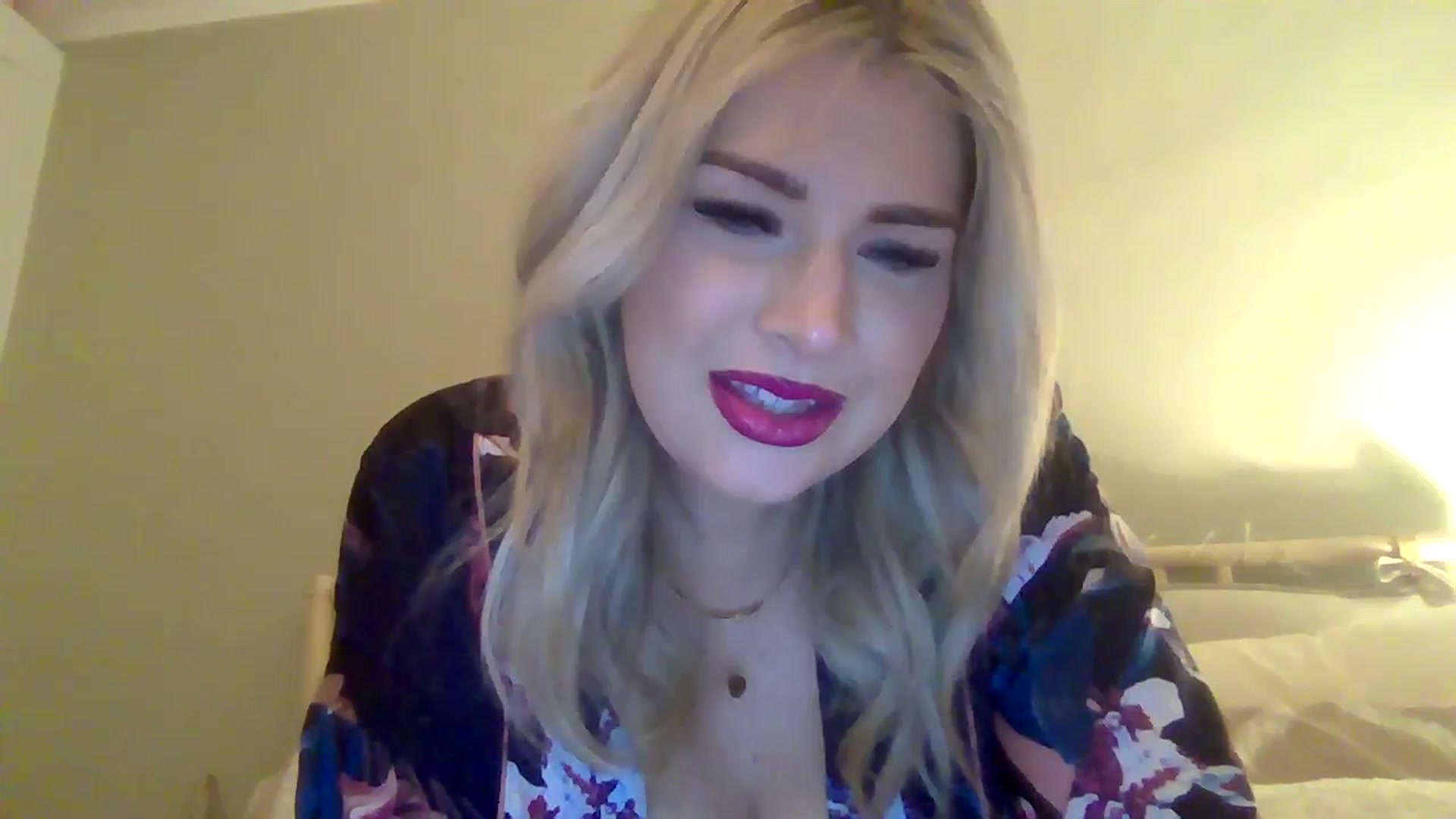 Gallery image thumbnail from Roxy_Reveals's myfreecams stream on, 03/30/2025, 22:57 image 15 of 20