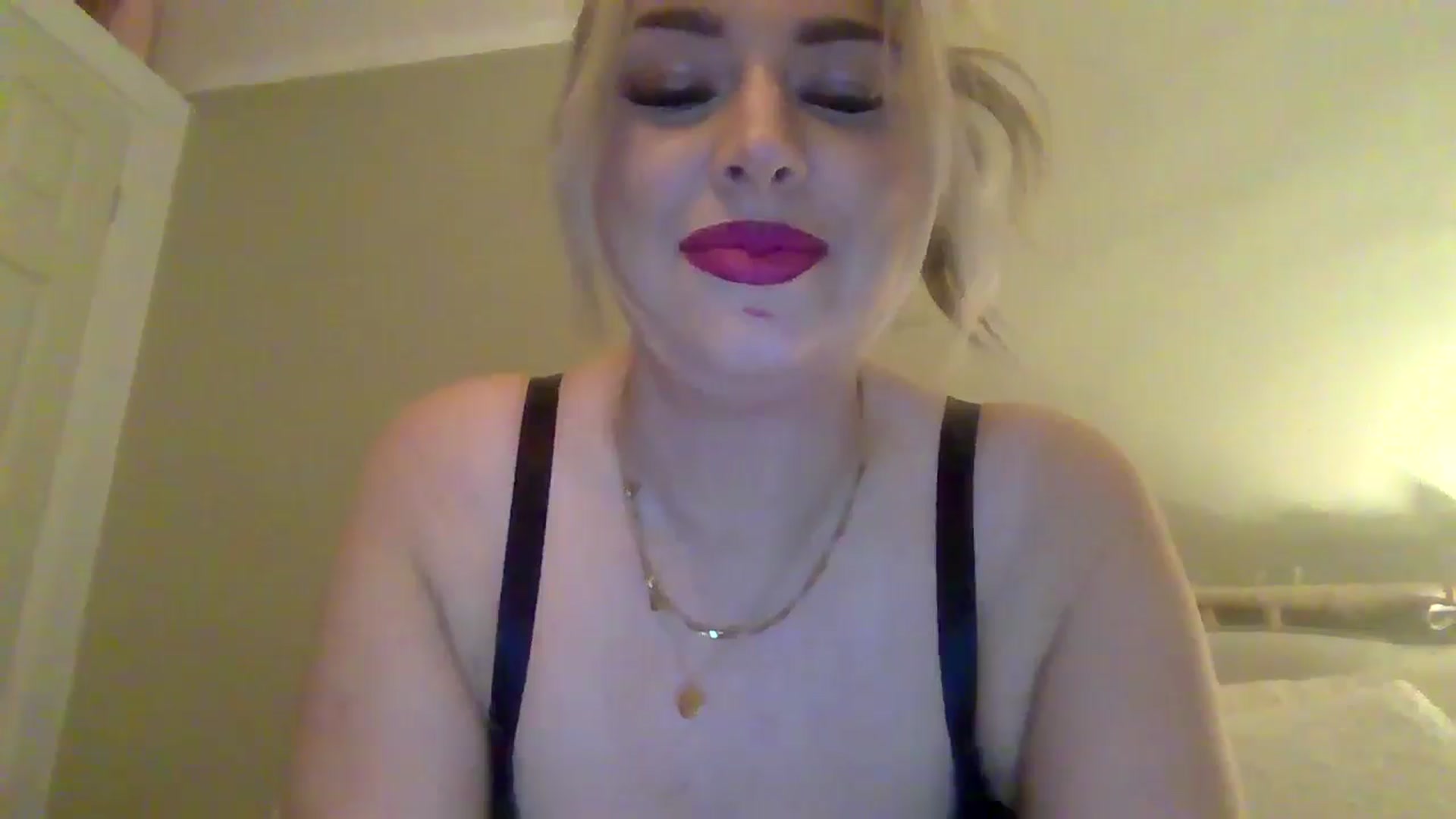 Gallery image thumbnail from Roxy_Reveals's myfreecams stream on, 03/30/2025, 23:34 image 13 of 20