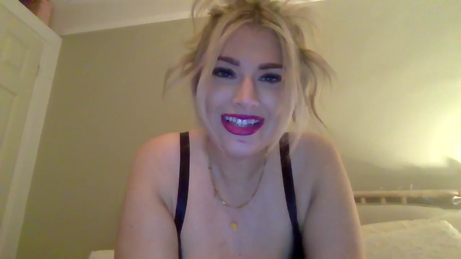 Gallery image thumbnail from Roxy_Reveals's myfreecams stream on, 03/30/2025, 23:34 image 1 of 20