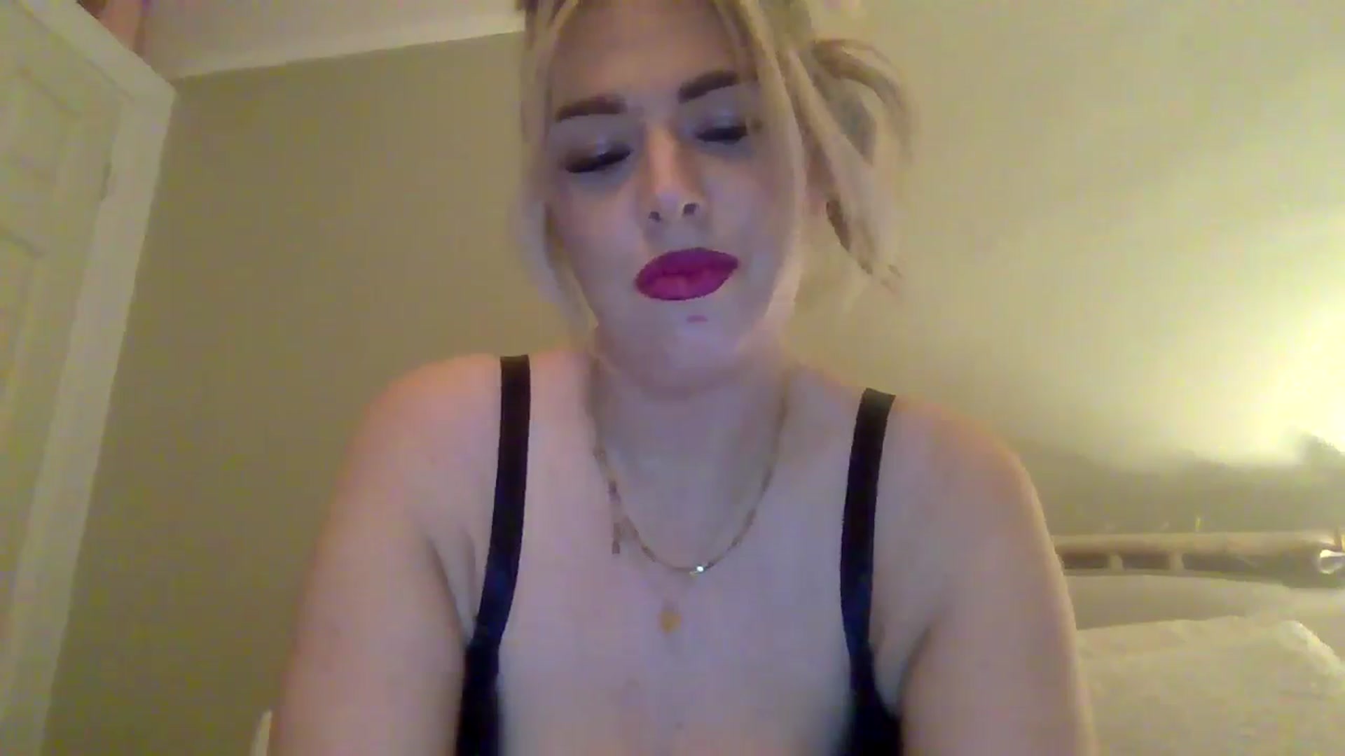 Gallery image thumbnail from Roxy_Reveals's myfreecams stream on, 03/30/2025, 23:34 image 19 of 20
