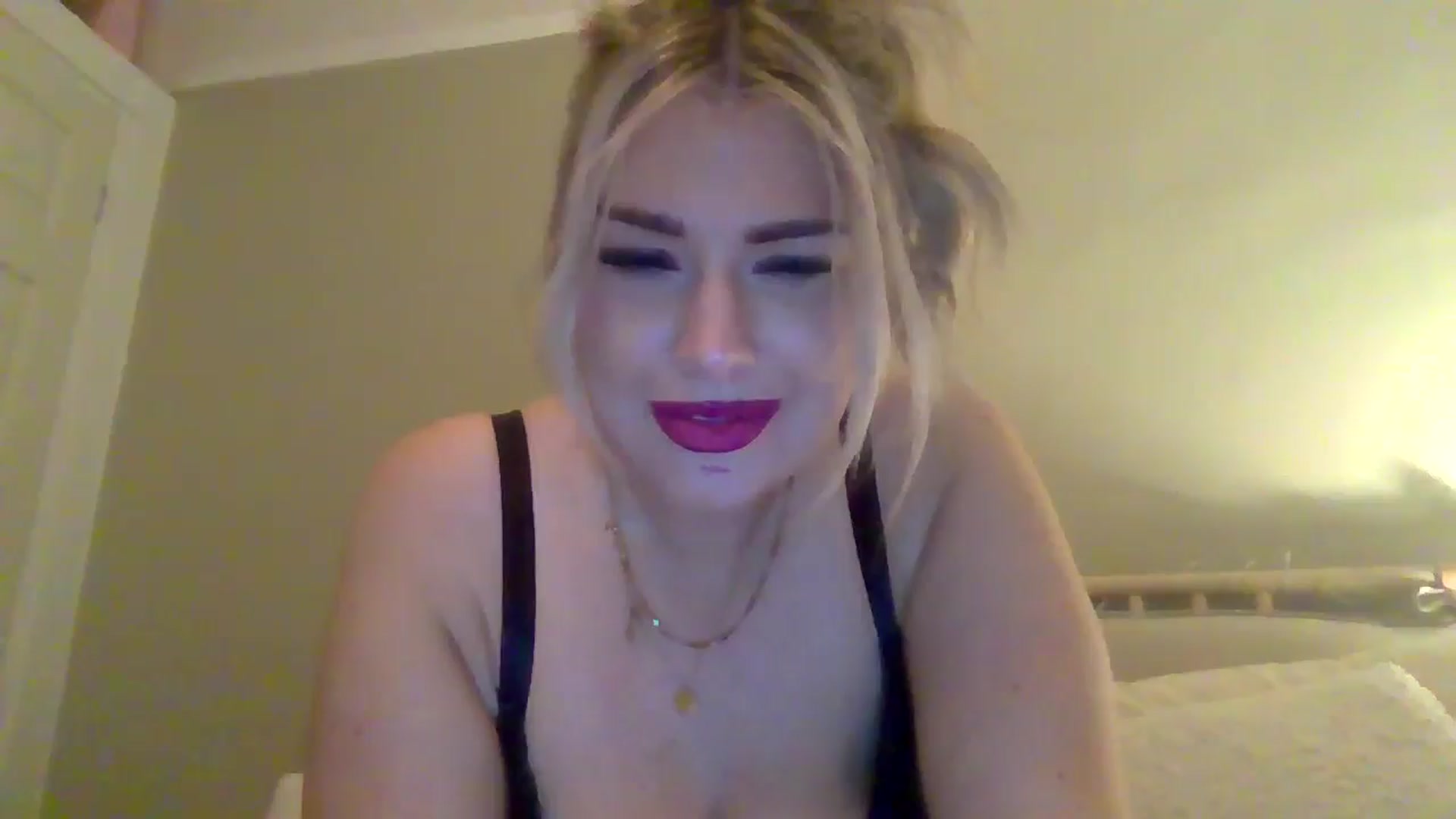 Gallery image thumbnail from Roxy_Reveals's myfreecams stream on, 03/30/2025, 23:34 image 20 of 20