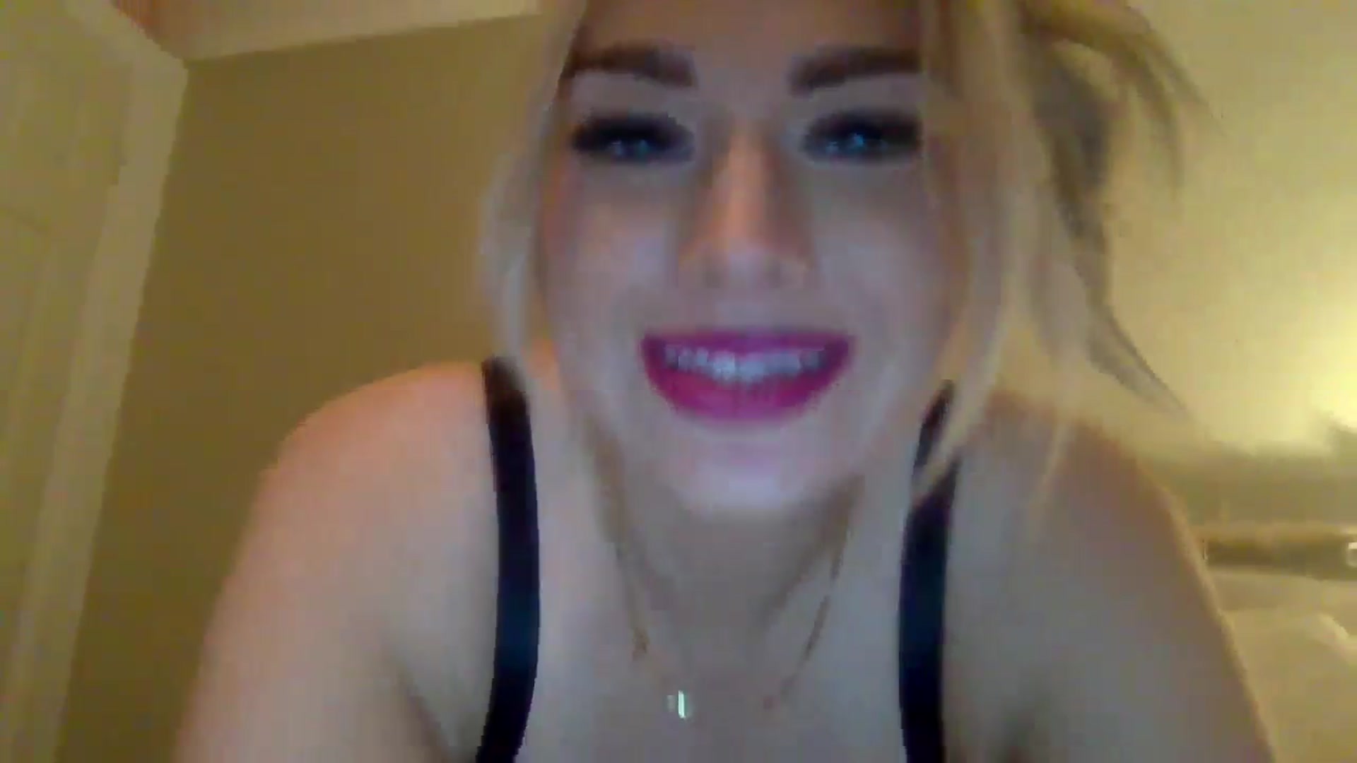 Gallery image thumbnail from Roxy_Reveals's myfreecams stream on, 03/30/2025, 23:34 image 5 of 20