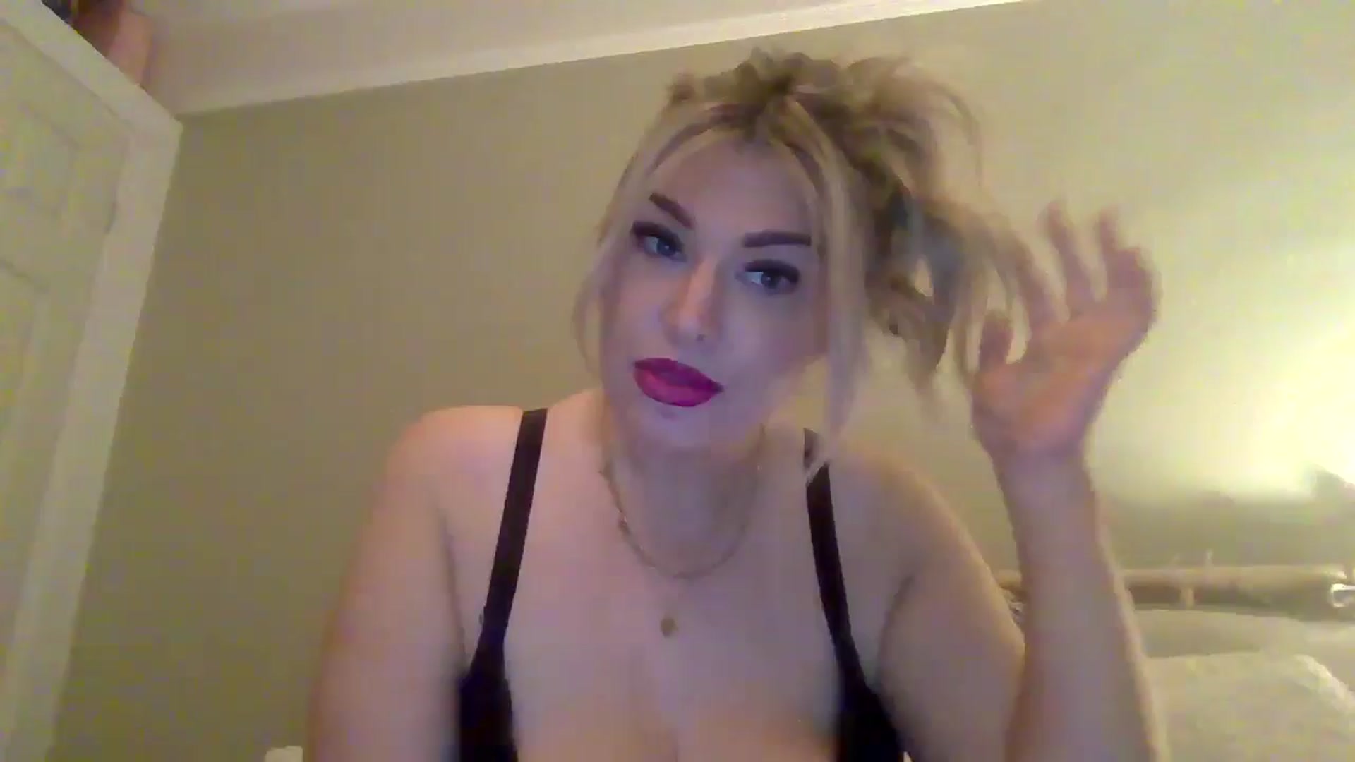 Gallery image thumbnail from Roxy_Reveals's myfreecams stream on, 03/30/2025, 23:34 image 2 of 20