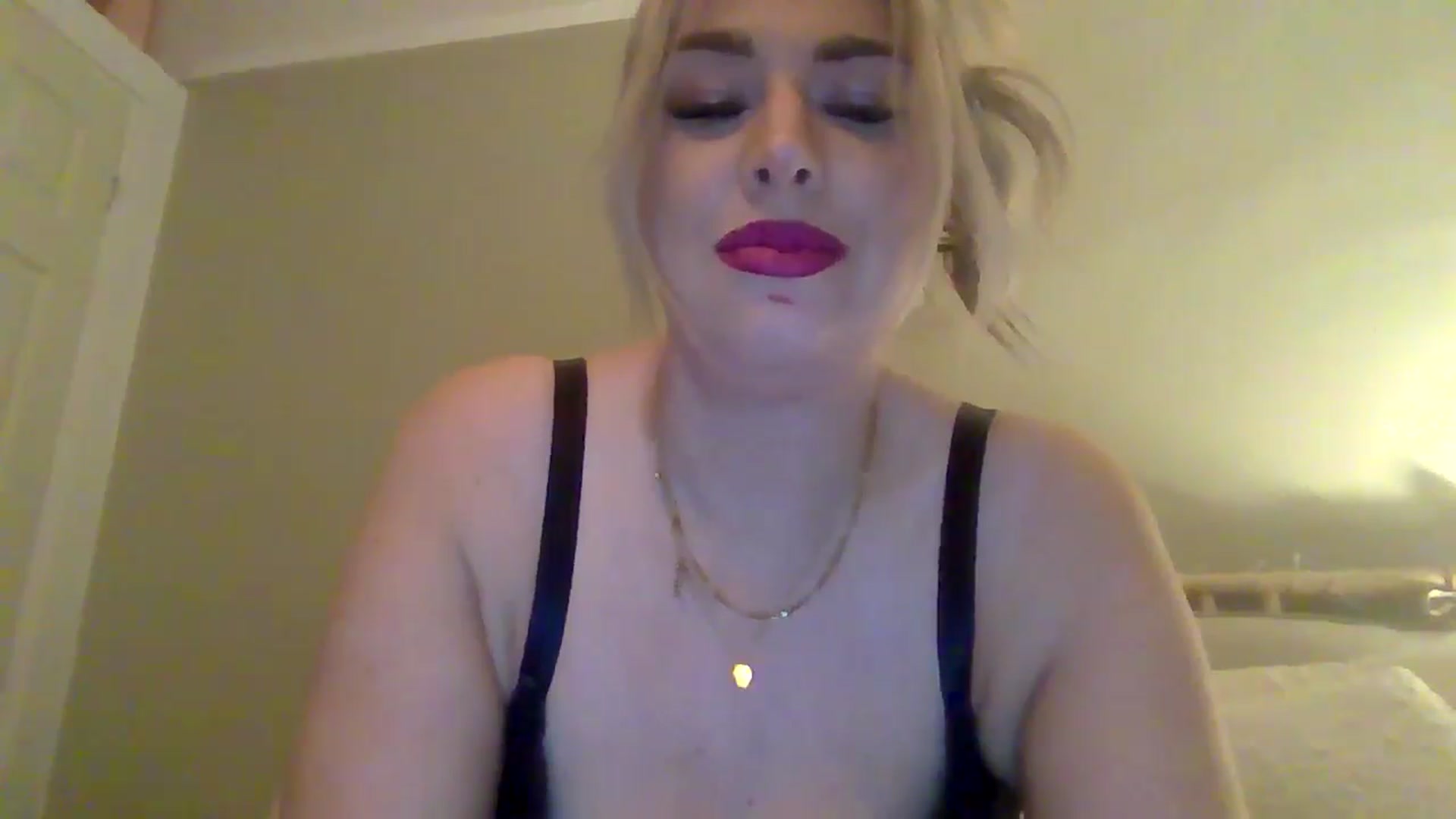 Gallery image thumbnail from Roxy_Reveals's myfreecams stream on, 03/30/2025, 23:34 image 18 of 20