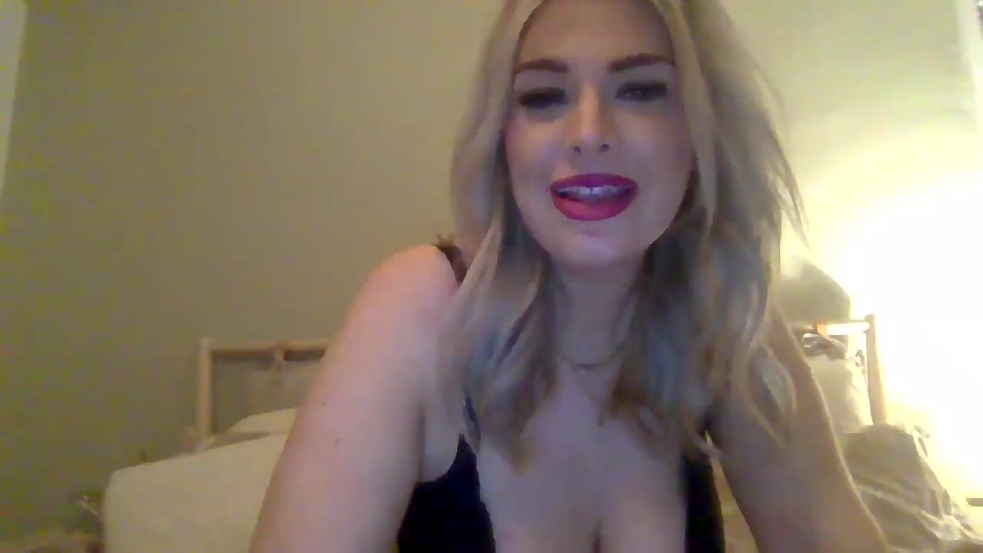 Gallery image thumbnail from Roxy_Reveals's myfreecams stream on, 03/31/2025, 24:08 image 19 of 20