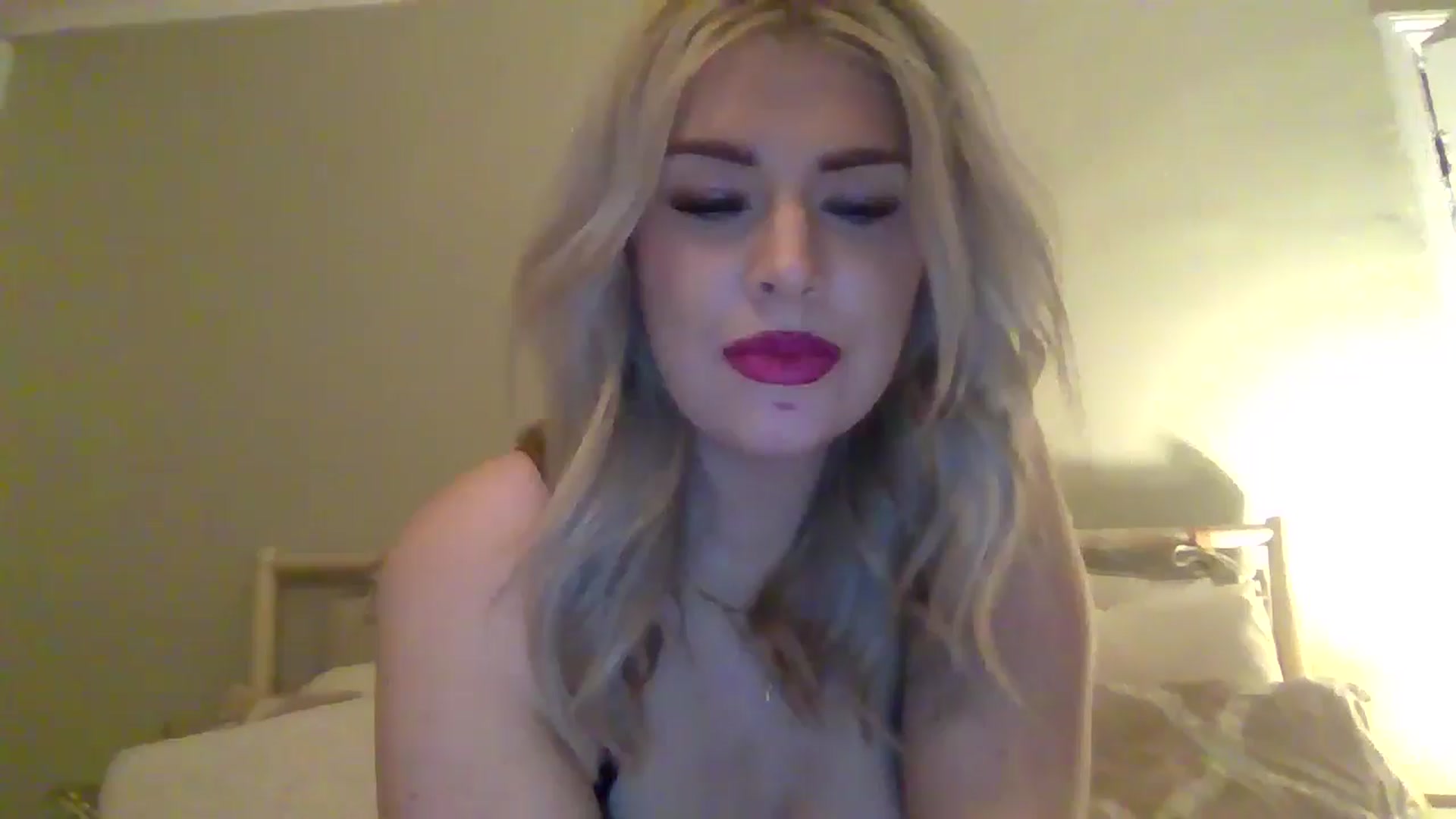 Gallery image thumbnail from Roxy_Reveals's myfreecams stream on, 03/31/2025, 24:08 image 4 of 20