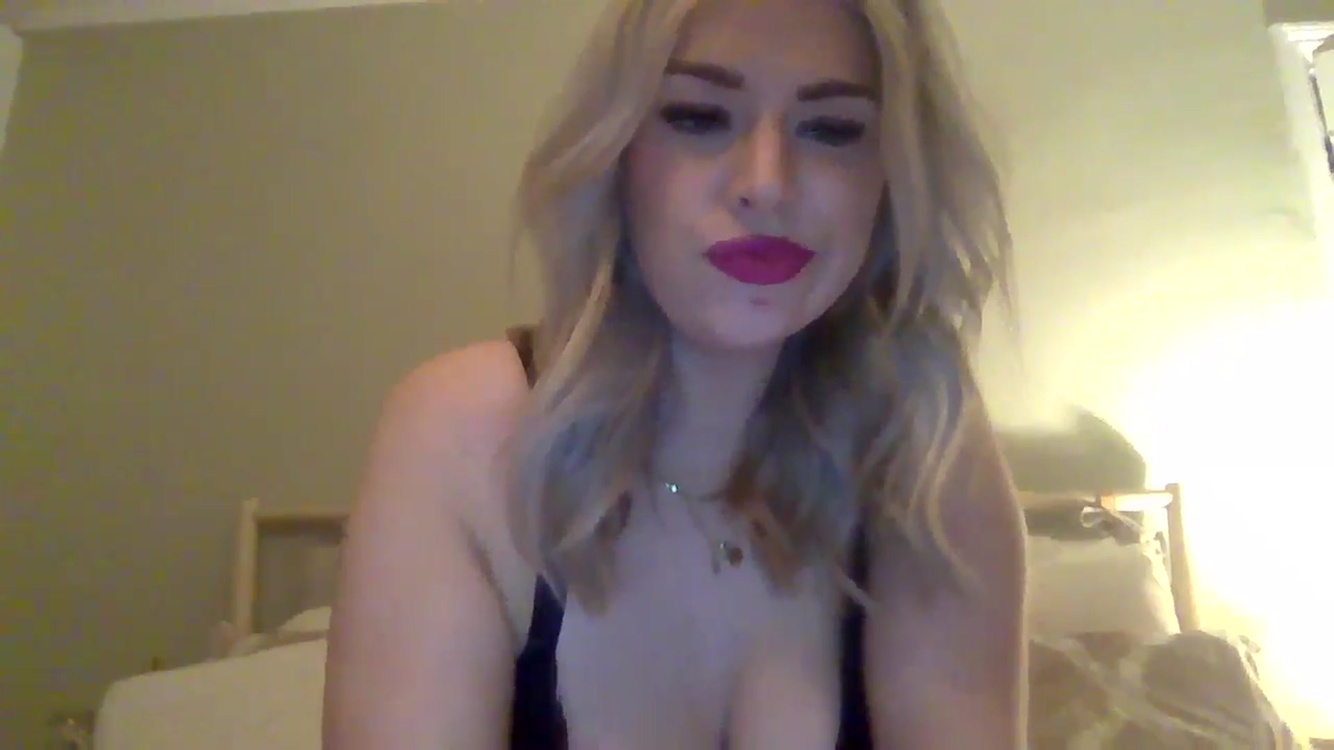 Gallery image thumbnail from Roxy_Reveals's myfreecams stream on, 03/31/2025, 24:08 image 3 of 20