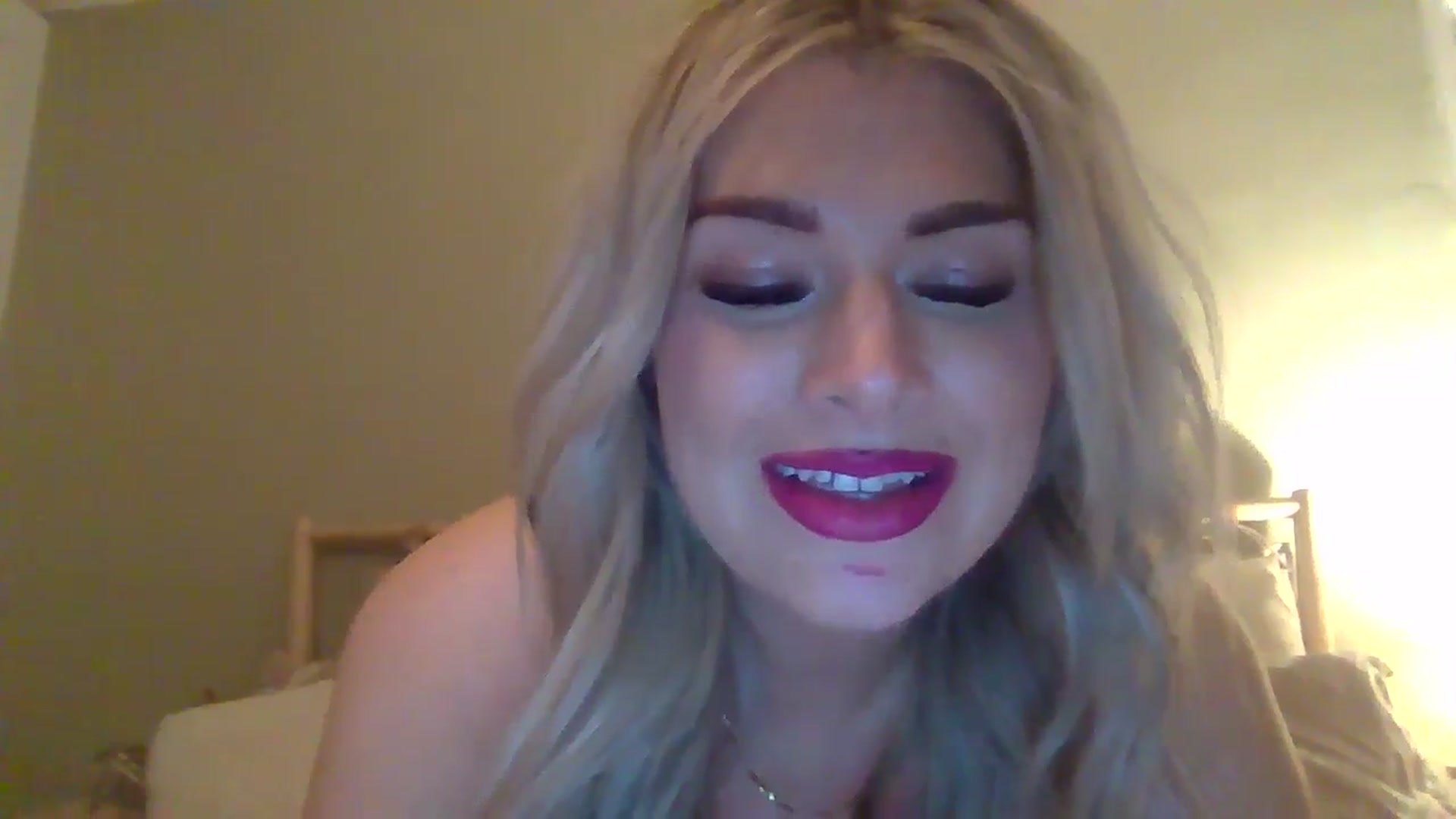 Gallery image thumbnail from Roxy_Reveals's myfreecams stream on, 03/31/2025, 24:08 image 10 of 20