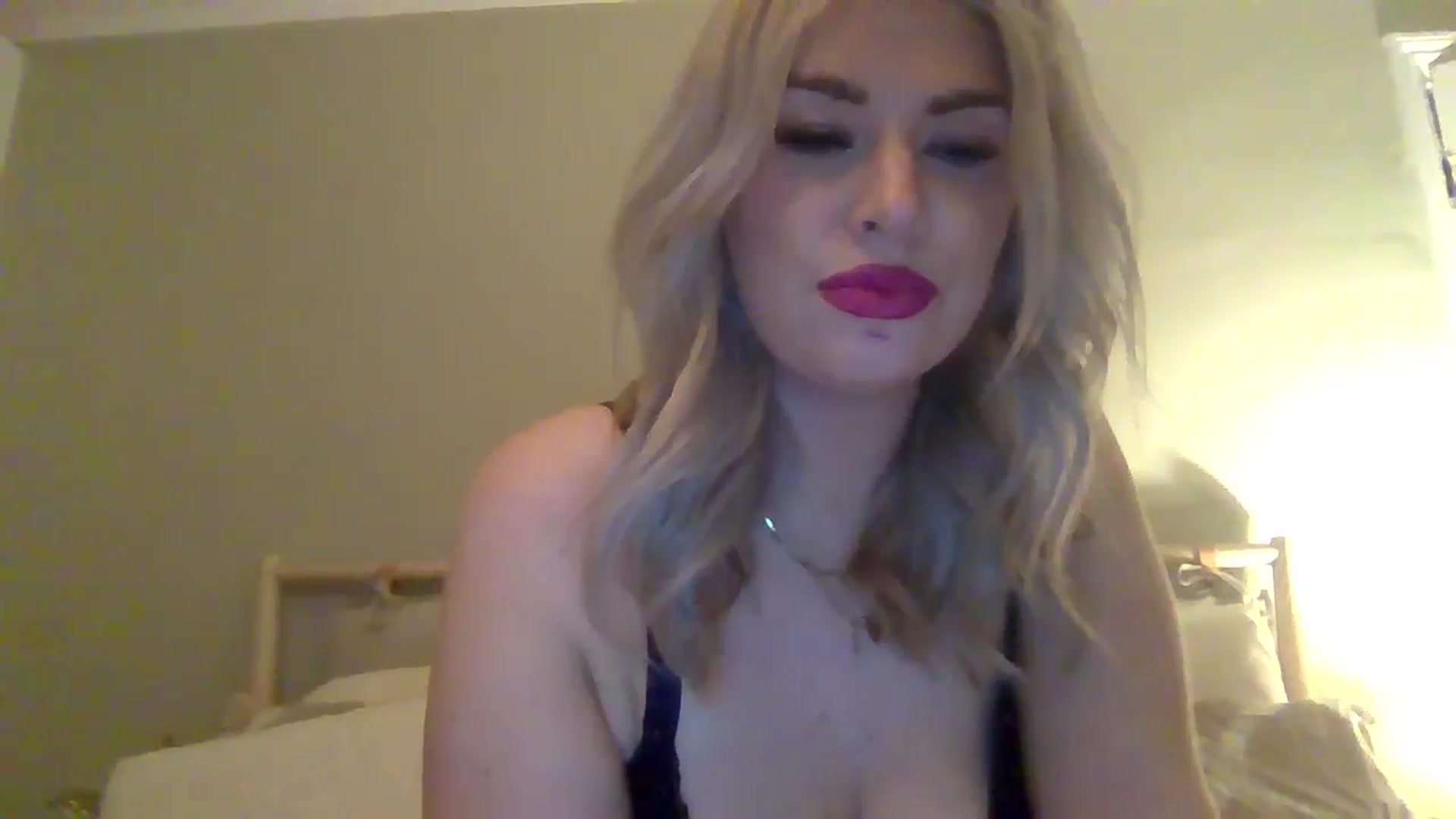 Gallery image thumbnail from Roxy_Reveals's myfreecams stream on, 03/31/2025, 24:08 image 7 of 20