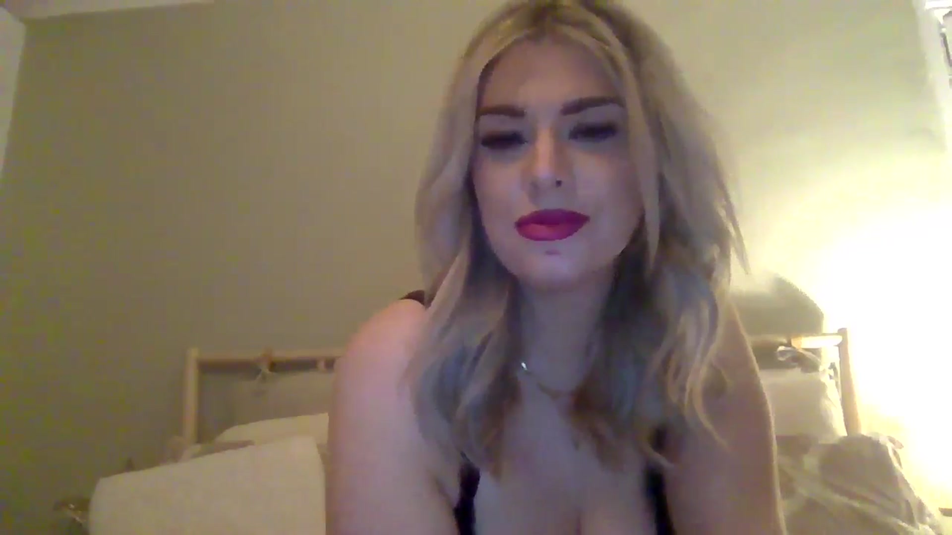 Gallery image thumbnail from Roxy_Reveals's myfreecams stream on, 03/31/2025, 24:08 image 14 of 20
