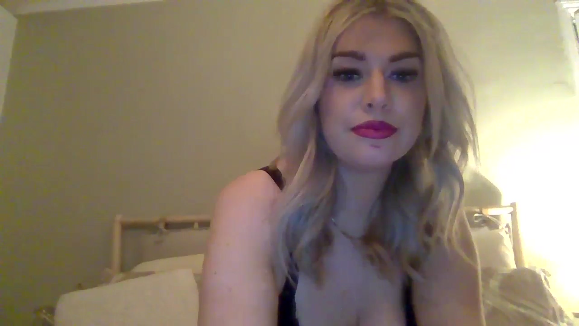 Gallery image thumbnail from Roxy_Reveals's myfreecams stream on, 03/31/2025, 24:08 image 12 of 20