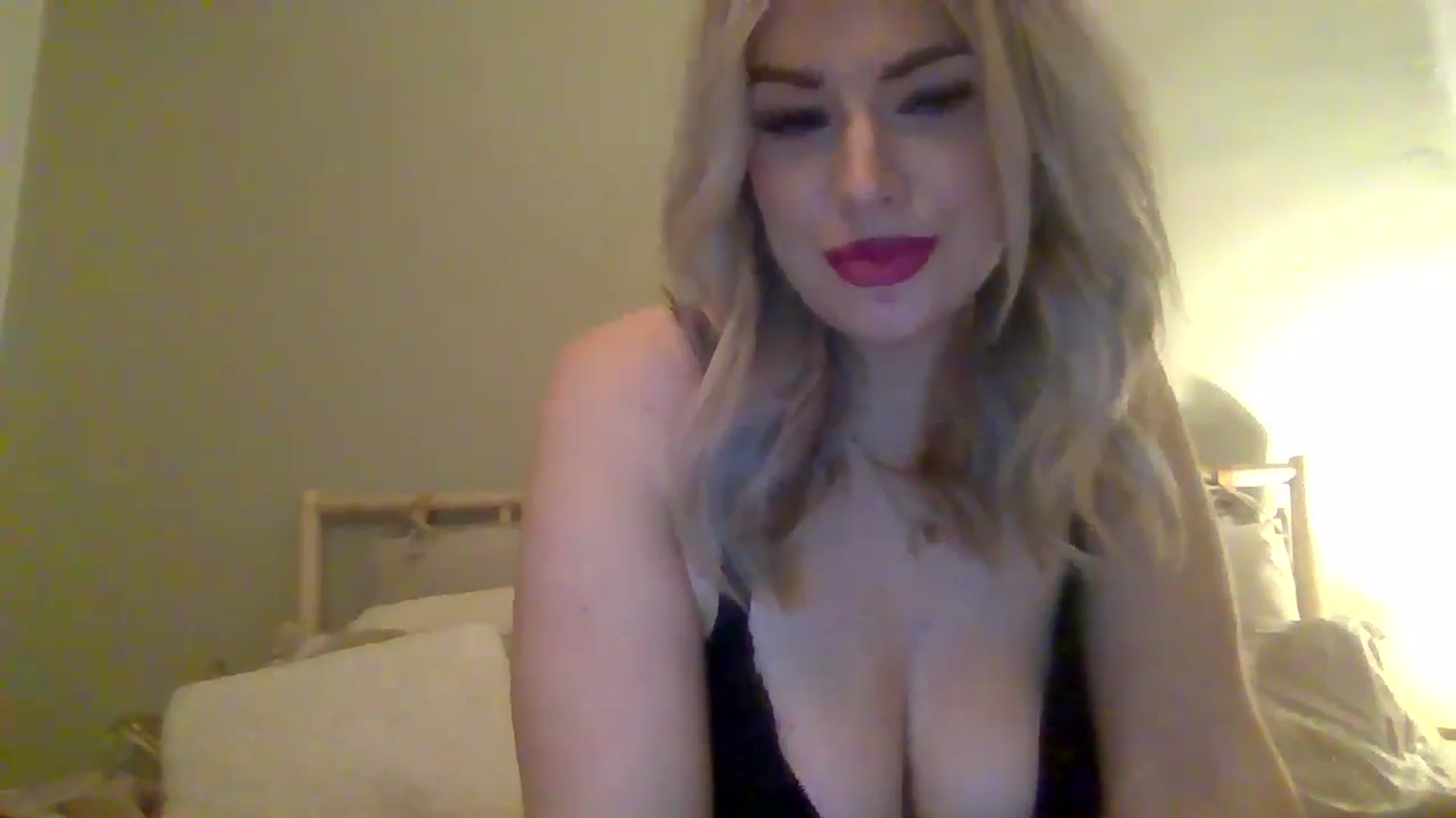 Gallery image thumbnail from Roxy_Reveals's myfreecams stream on, 03/31/2025, 24:08 image 18 of 20