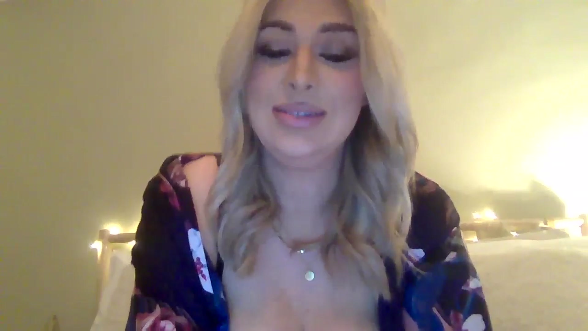Gallery image thumbnail from Roxy_Reveals's myfreecams stream on, 03/31/2025, 20:16 image 2 of 20